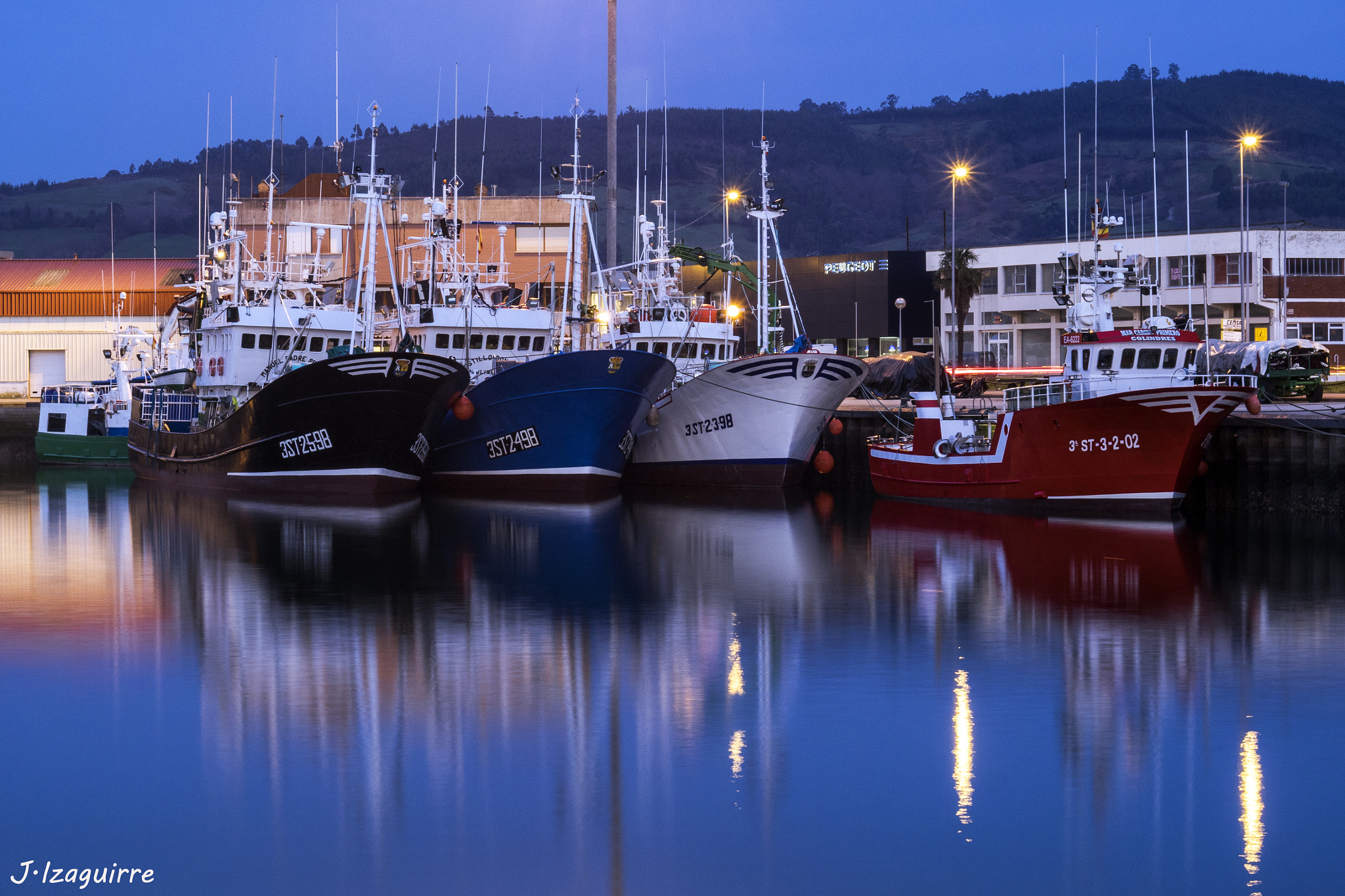 Olympus OM-D E-M1 + OLYMPUS 14-54mm Lens sample photo. Puerto de colindres photography