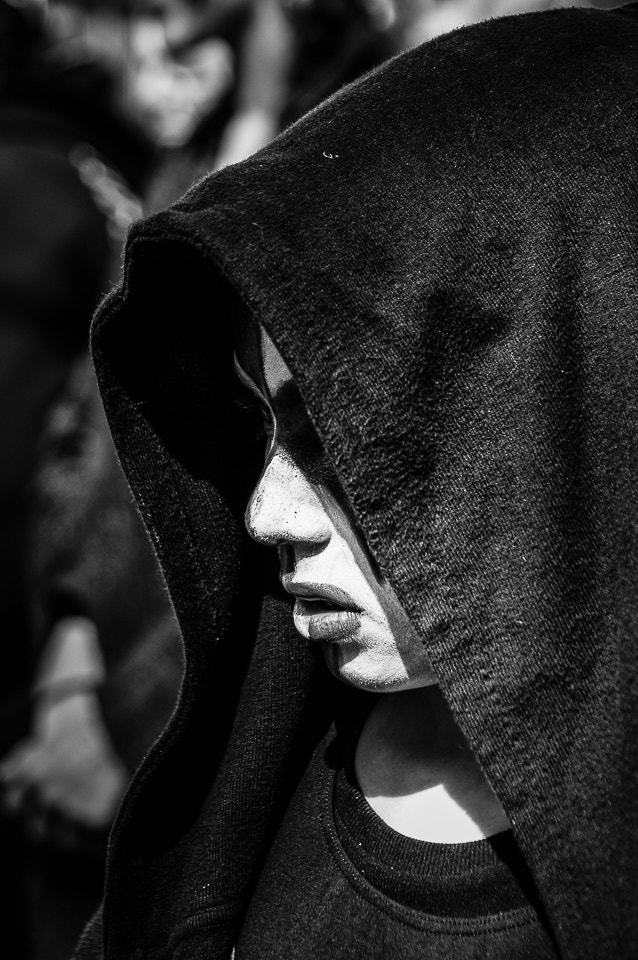 Sigma 18-250mm F3.5-6.3 DC OS HSM sample photo. Street portrait photography