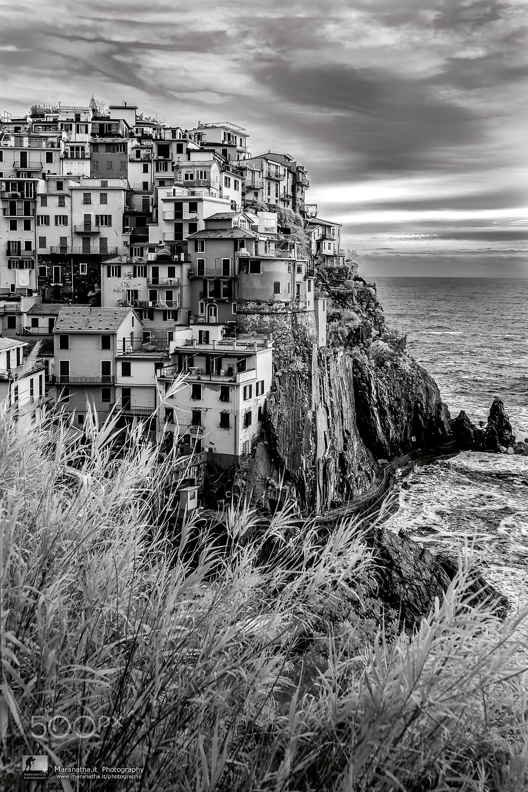 Canon EOS 6D + Canon EF 35mm F1.4L USM sample photo. Manarola - infrared photography