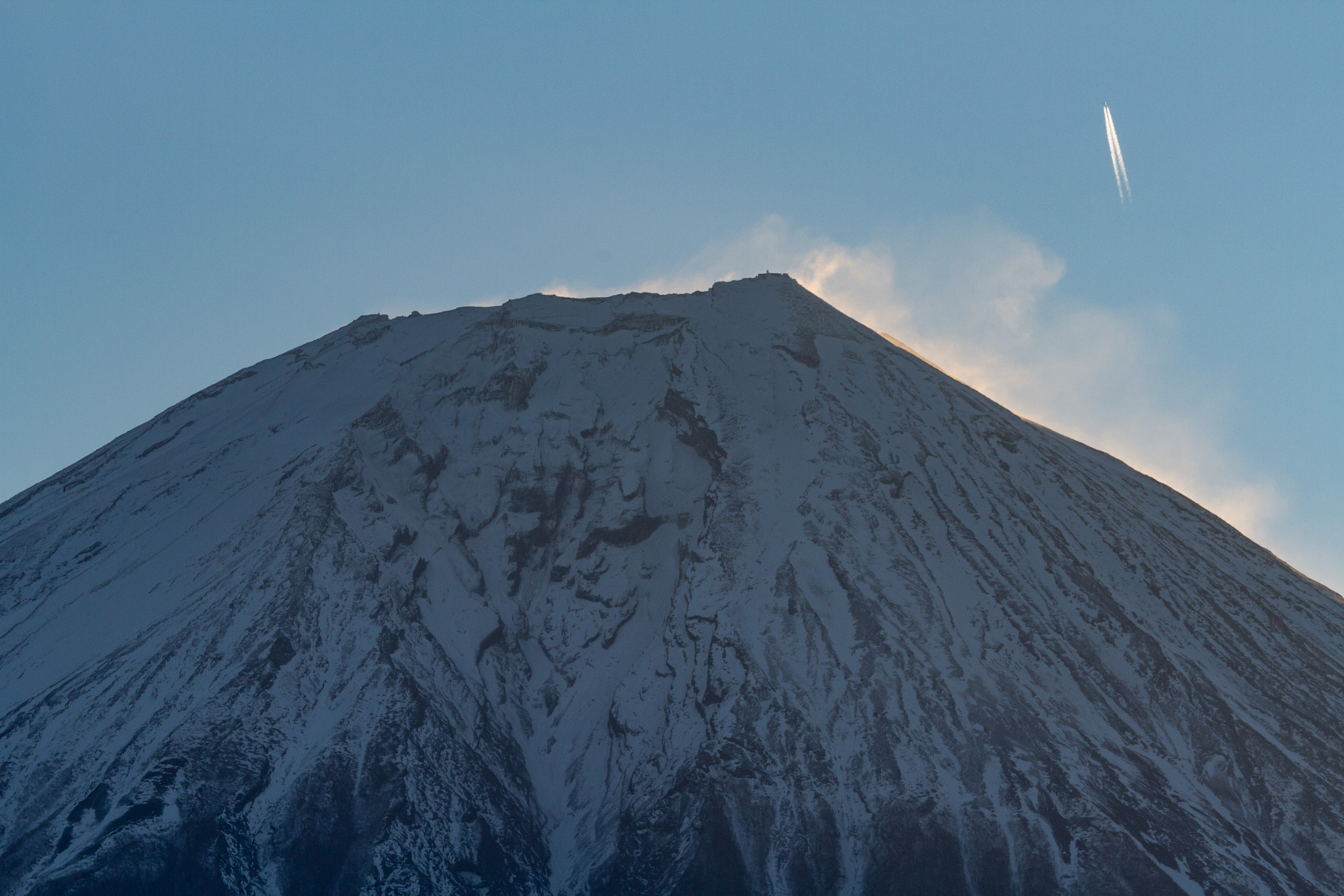 Canon EF 70-200mm F4L IS USM sample photo. Raise clouds of snow photography