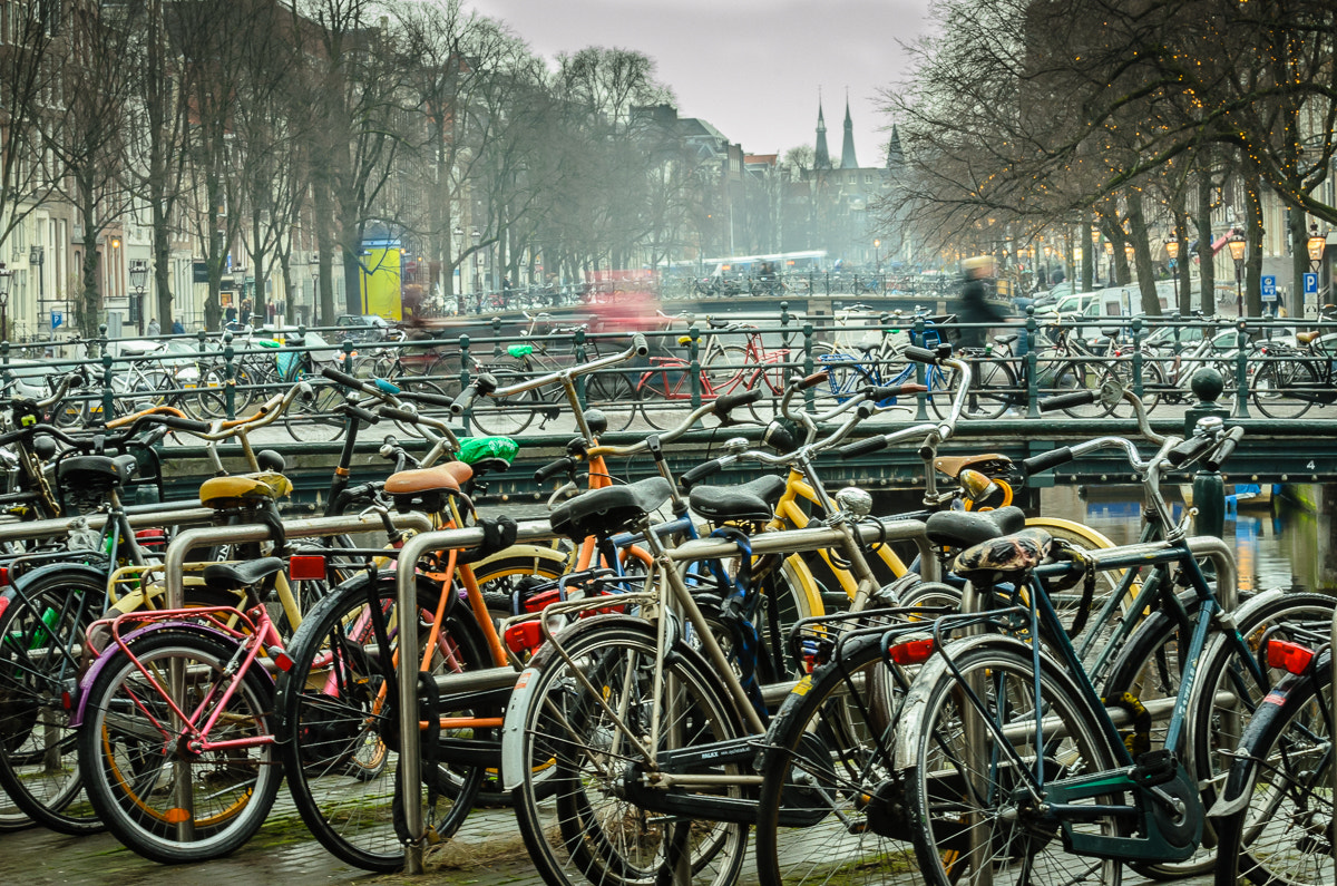 Nikon D5100 sample photo. Amsterdam stationairy bikes and moving people photography