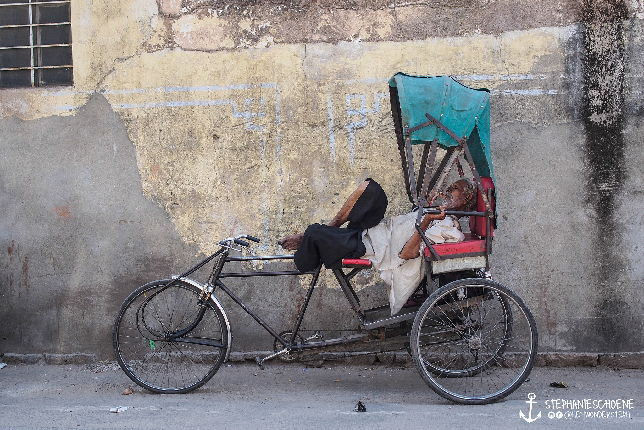 Olympus OM-D E-M5 sample photo. Nap time - jaipur / 2015 photography