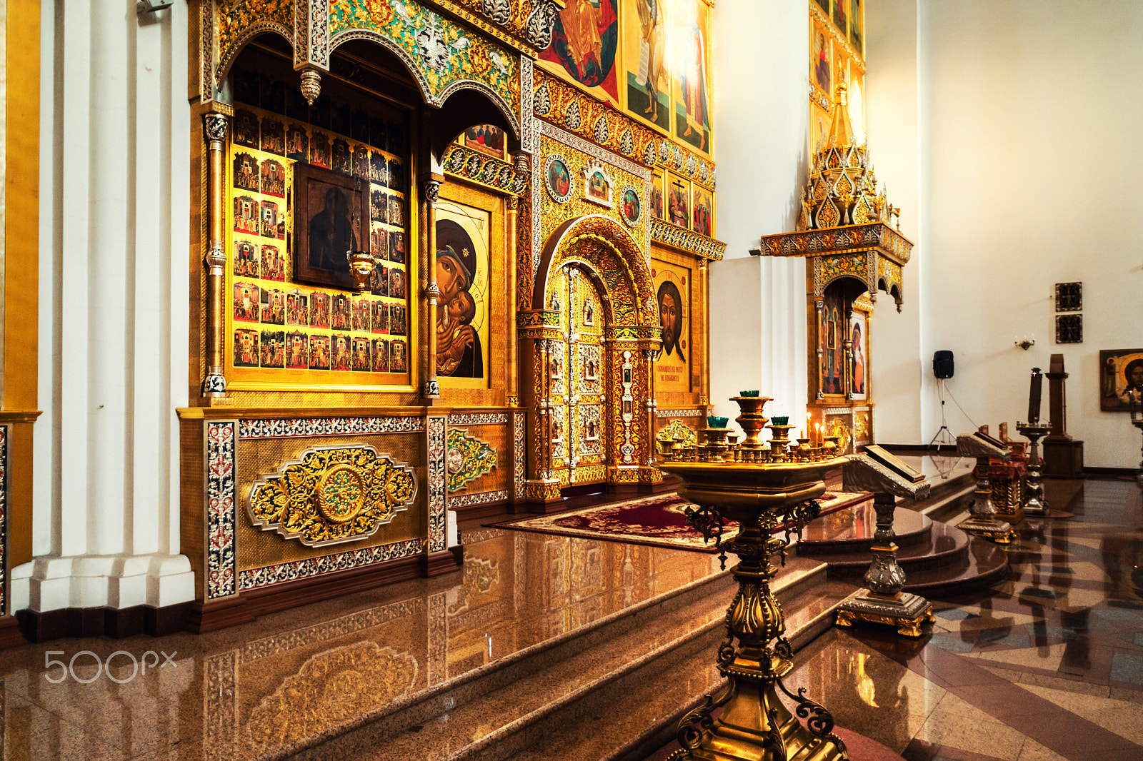 Samsung NX500 + Samsung NX 16mm F2.4 Pancake sample photo. Interior view of assumption cathedral in yaroslavl, russia photography