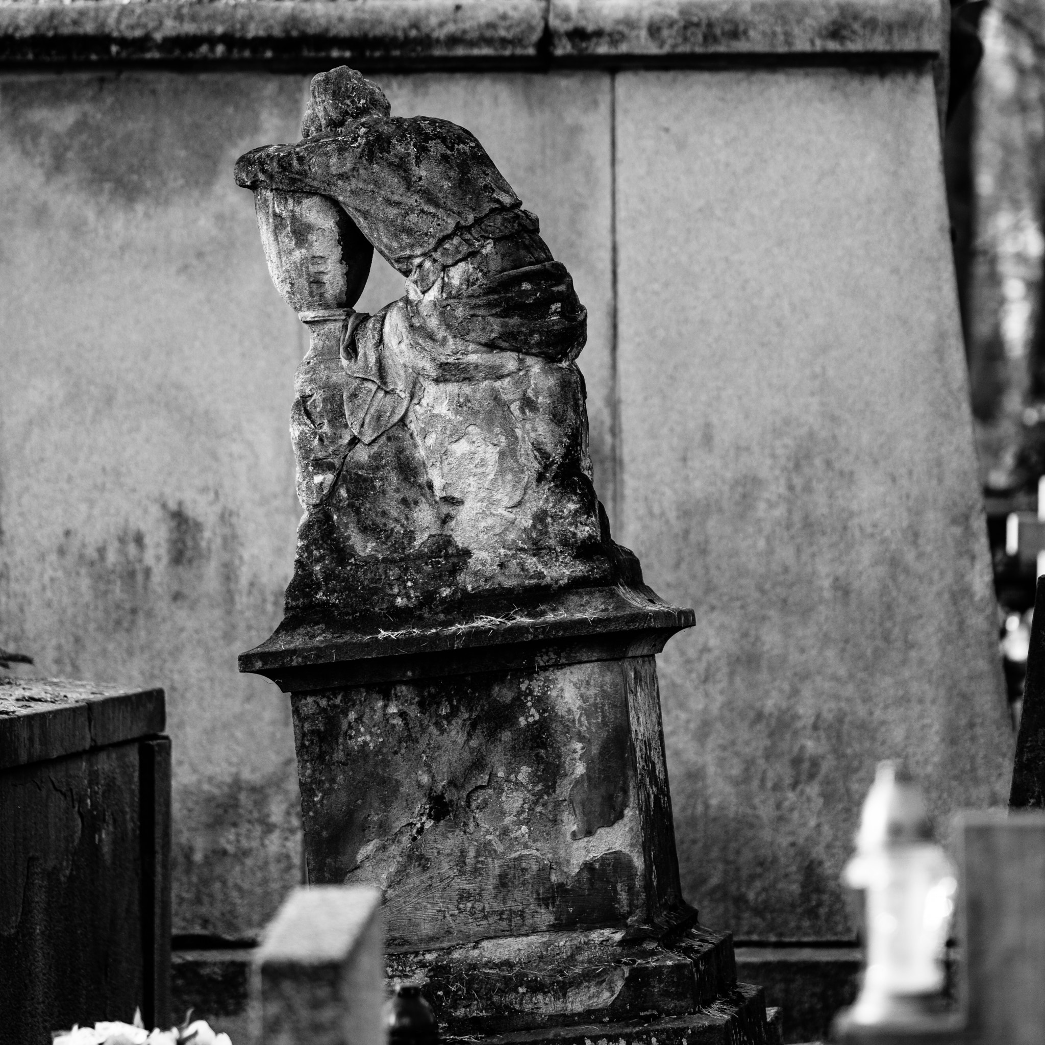 Fujifilm X-T2 + Fujifilm XF 90mm F2 R LM WR sample photo. Rakowicki cemetery photography