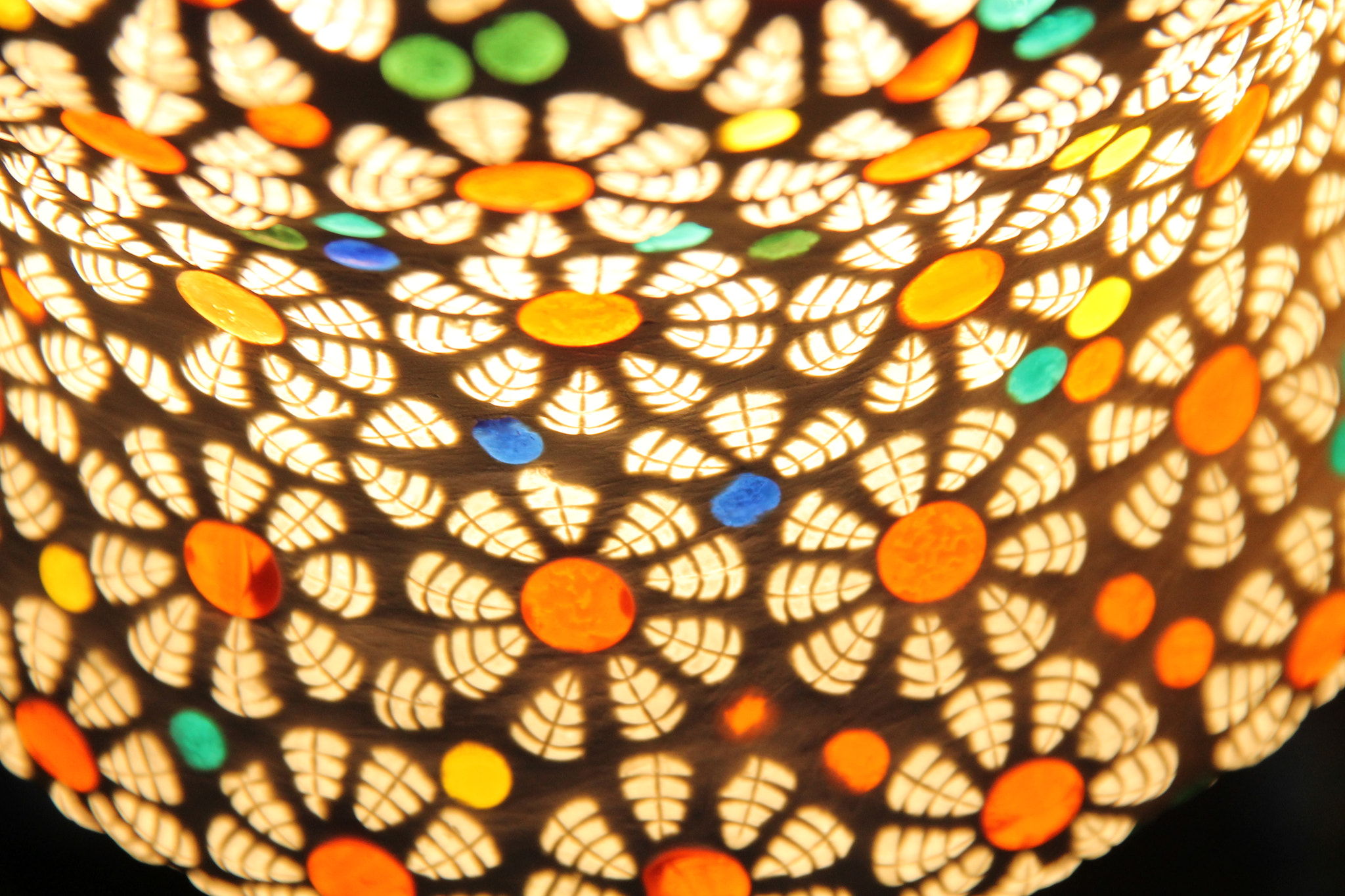 Canon EF-S 18-135mm F3.5-5.6 IS sample photo. Lampshade photography