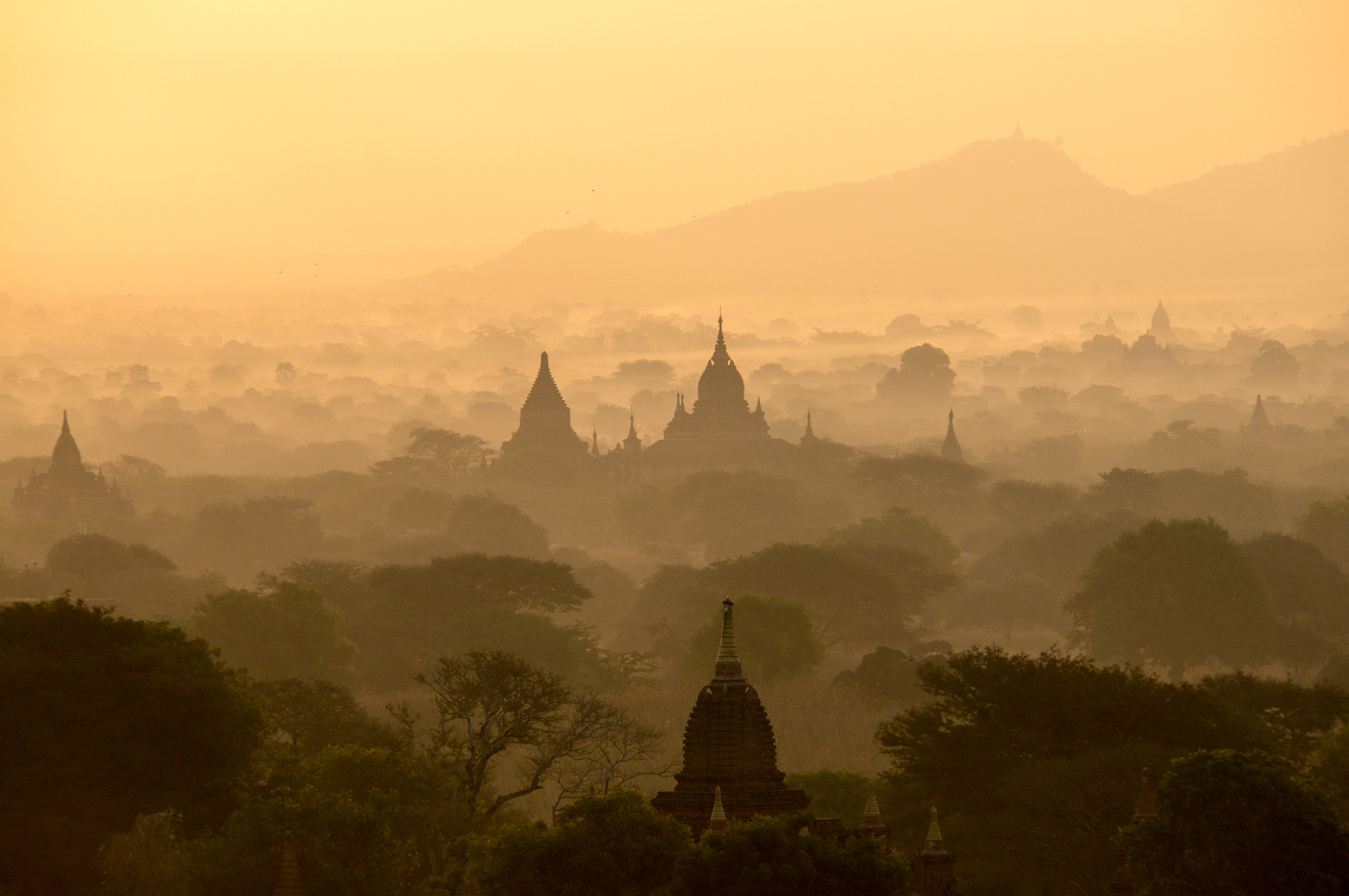 Sony E 18-200mm F3.5-6.3 OSS LE sample photo. Bagan temples photography
