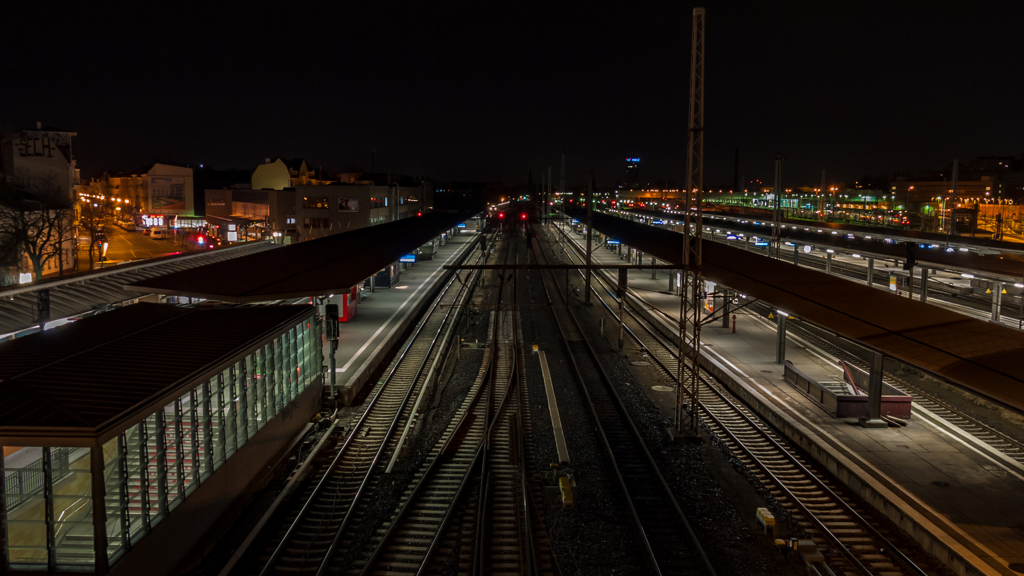 Panasonic Lumix DMC-G1 sample photo. Desolate train station photography