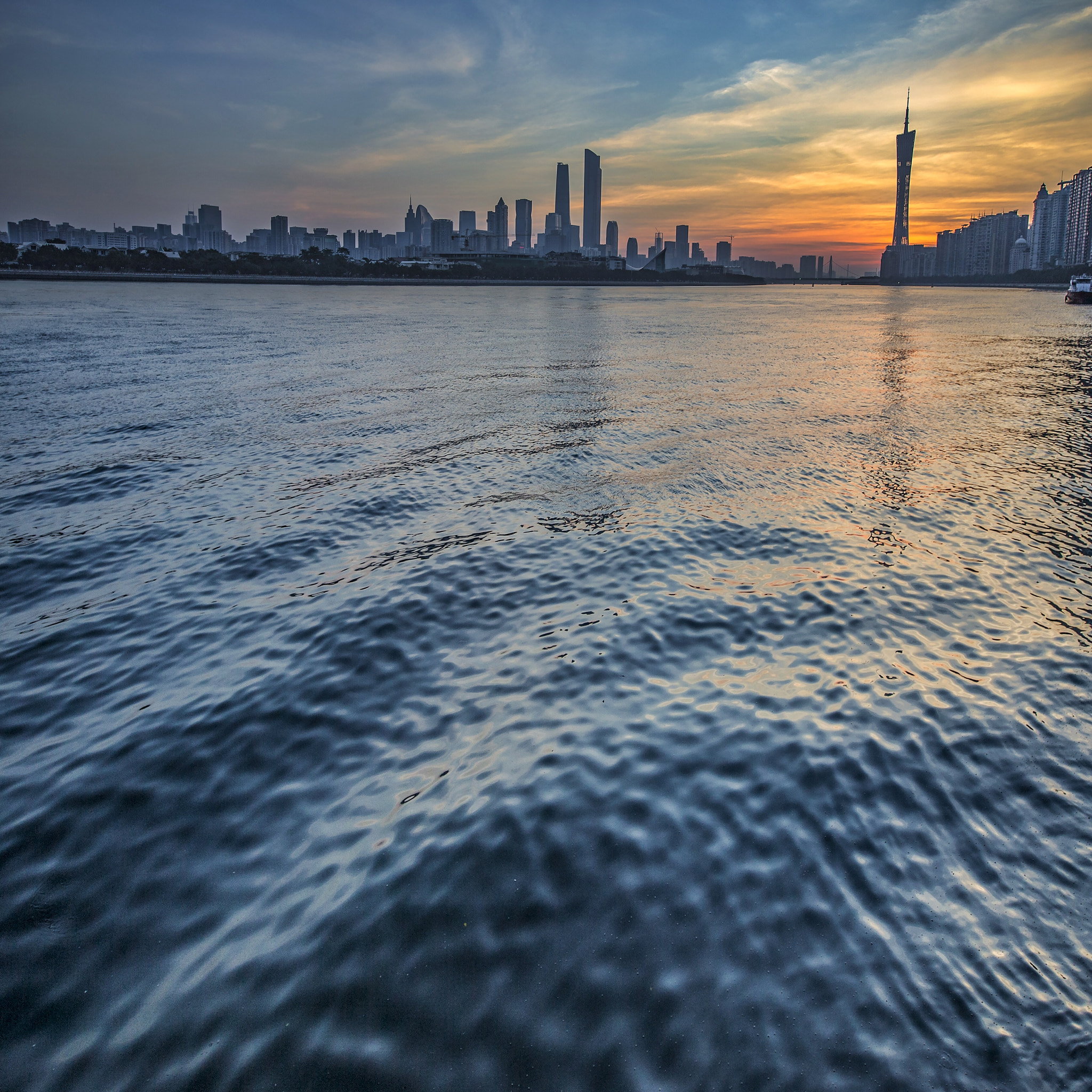 Canon EF 11-24mm F4L USM sample photo. 律 photography