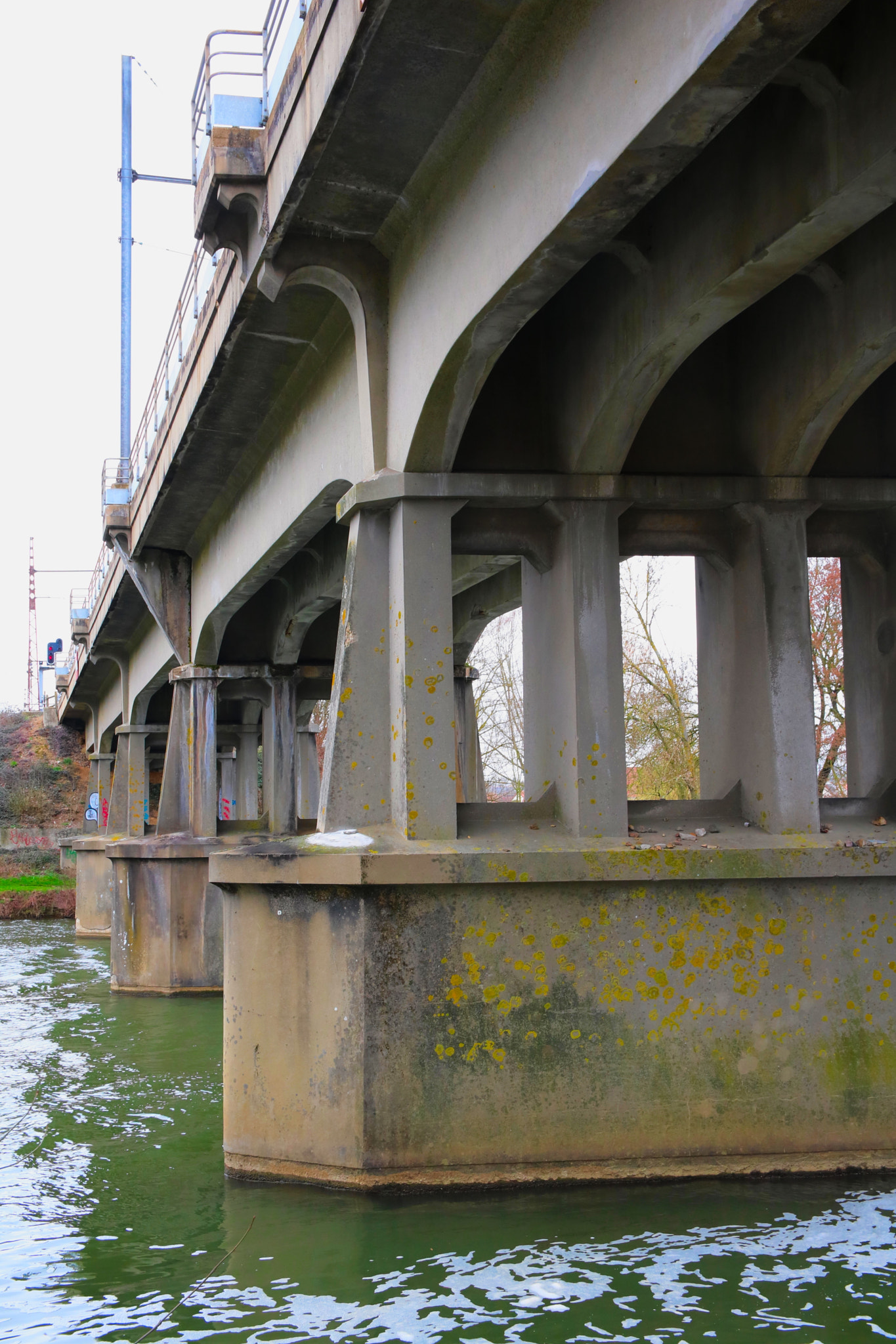 Canon EOS 760D (EOS Rebel T6s / EOS 8000D) sample photo. Upon the bridge photography