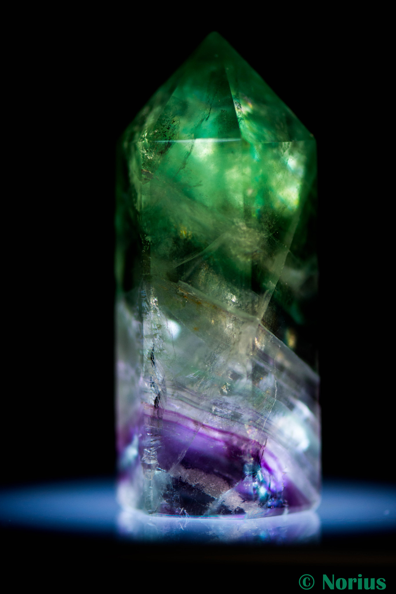 Nikon AF-S Micro-Nikkor 105mm F2.8G IF-ED VR sample photo. Crystal photography