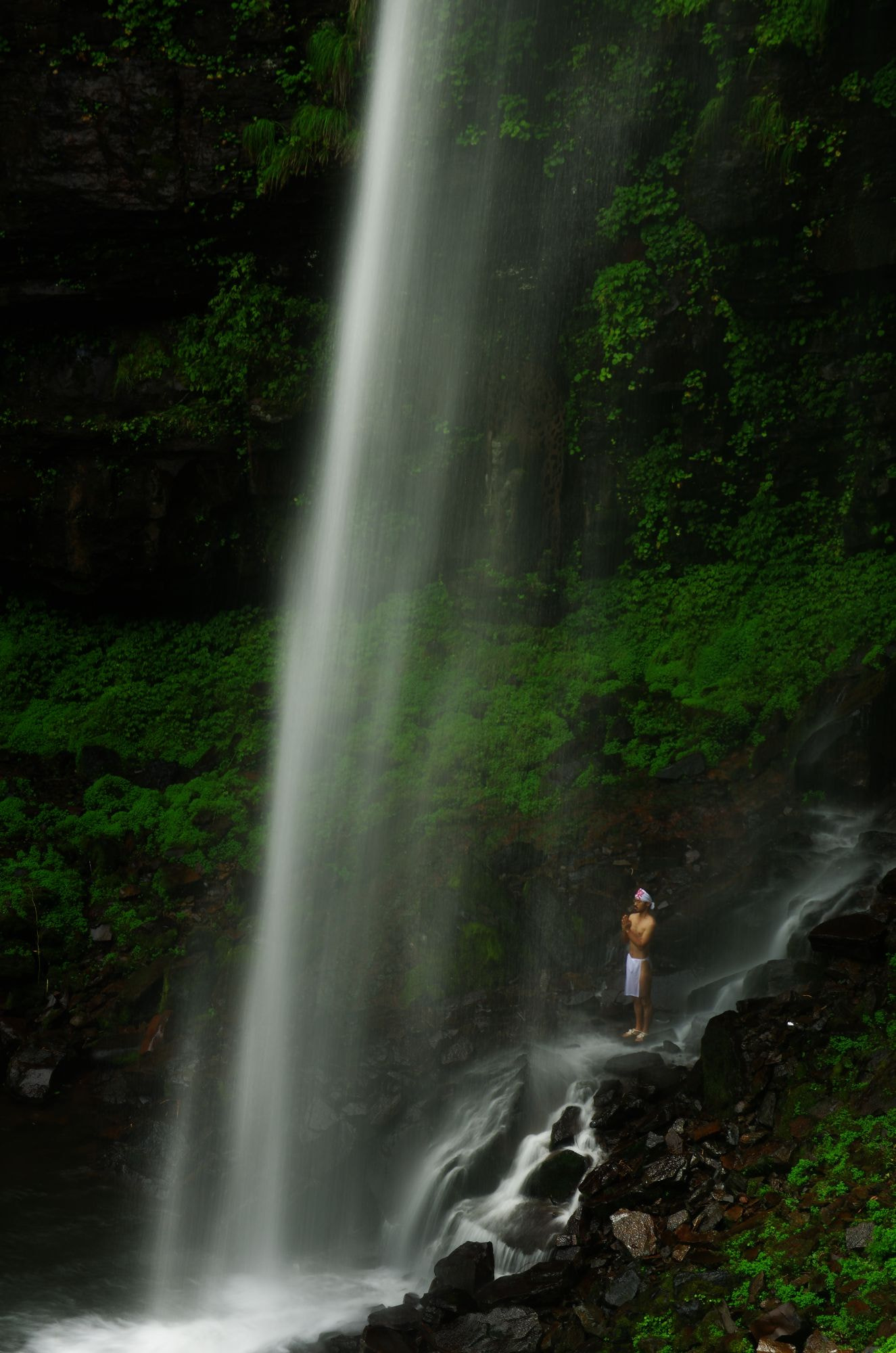 Pentax K-5 IIs + Pentax smc DA 17-70mm F4.0 AL (IF) SDM sample photo. Pray on waterfall photography