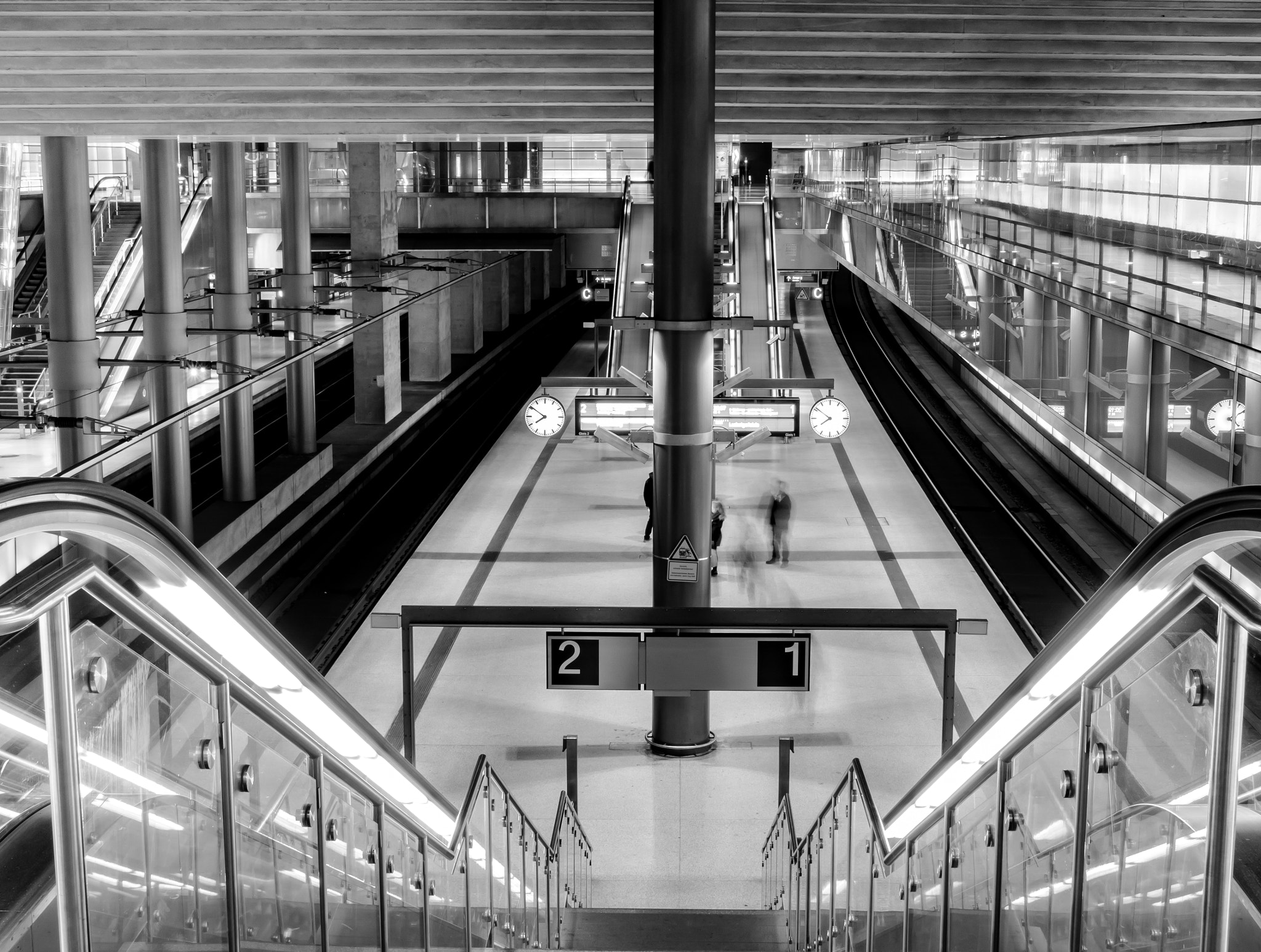 Olympus OM-D E-M1 + Olympus M.Zuiko Digital 25mm F1.8 sample photo. Underground station potsdamer platz photography