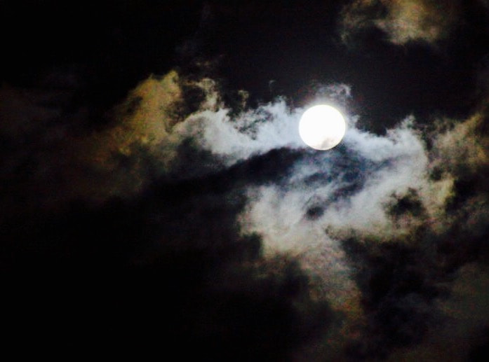 Canon EF 28-200mm F3.5-5.6 USM sample photo. Cloud and moon   on   the fifteenth day of the first lunar month. photography