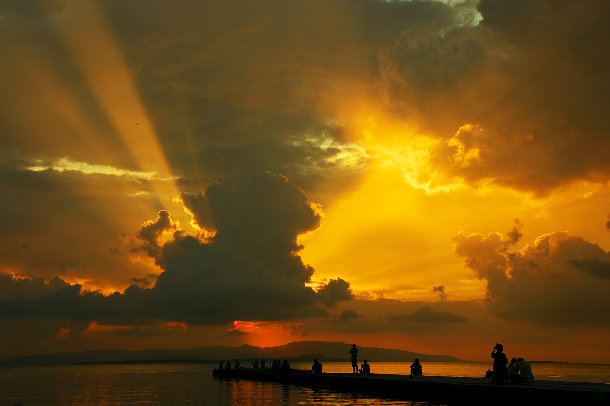 Sony DT 16-105mm F3.5-5.6 sample photo. Light to heaven photography