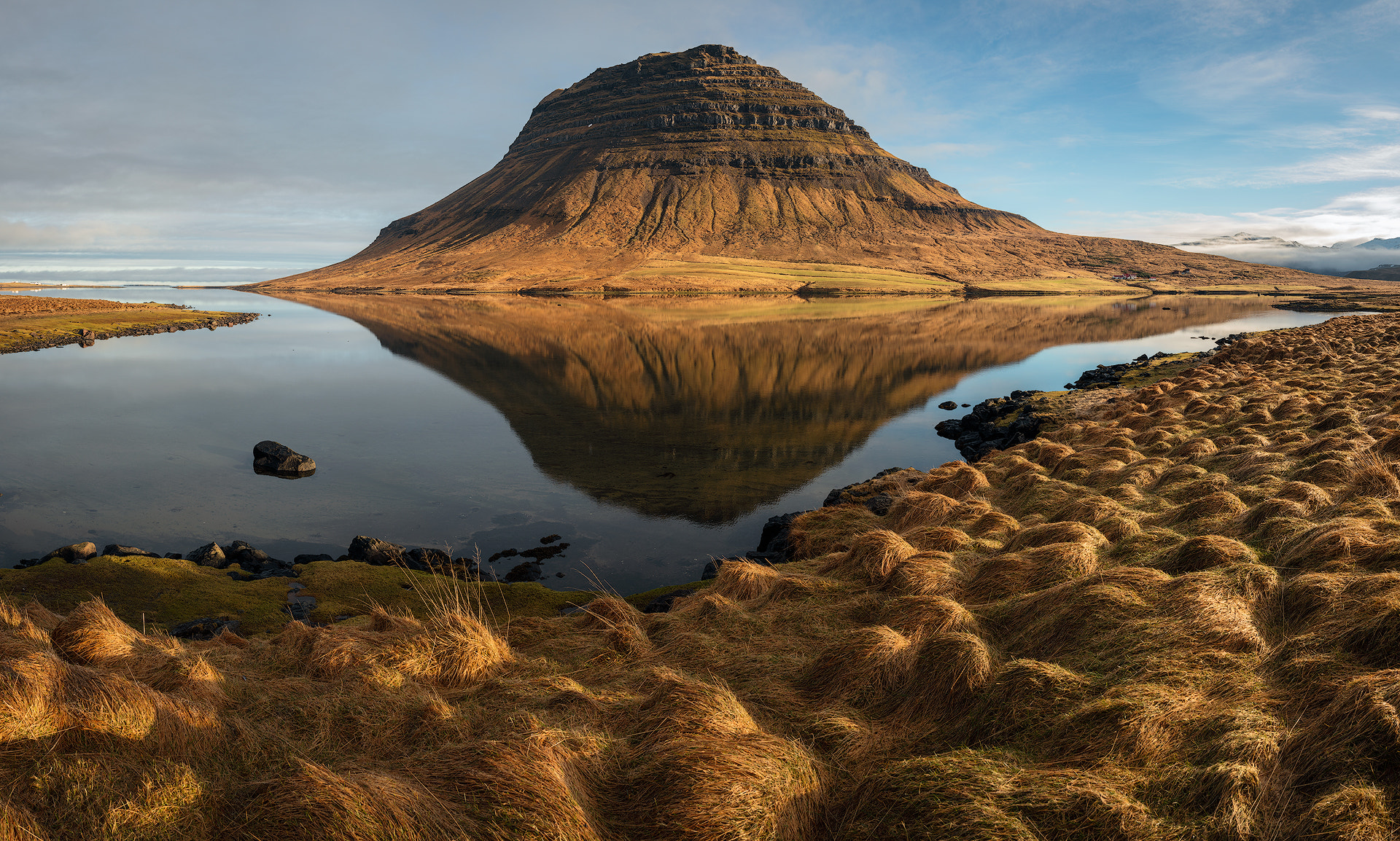 ZEISS Otus 28mm F1.4 sample photo. Sunny kirkjufell photography