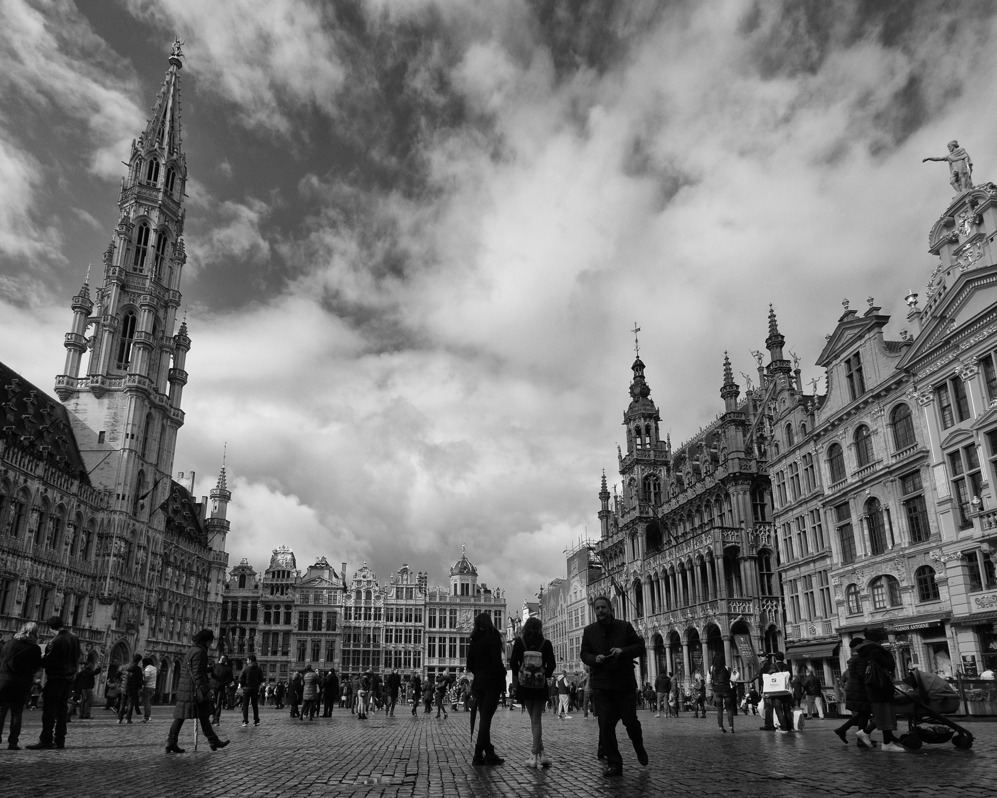 Olympus PEN E-P5 + OLYMPUS M.9-18mm F4.0-5.6 sample photo. La grand-place photography