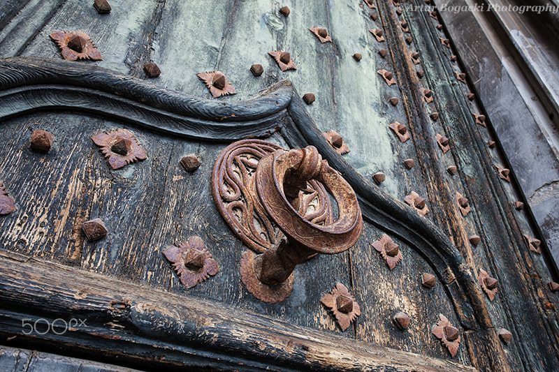 Canon EF 24mm F2.8 IS USM sample photo. Ancient door knocker of girona cathedral photography