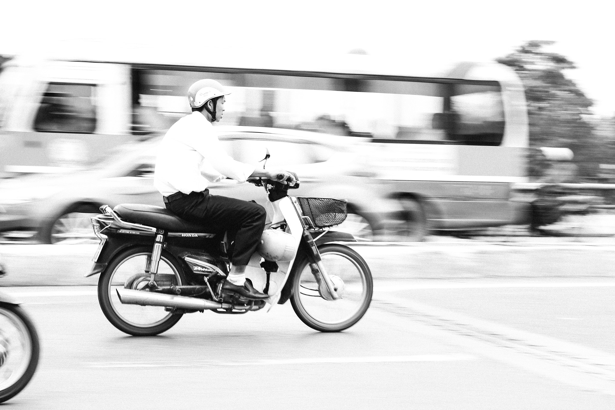 Canon EOS 700D (EOS Rebel T5i / EOS Kiss X7i) + Canon EF 50mm F1.8 STM sample photo. Vietnamese street life photography