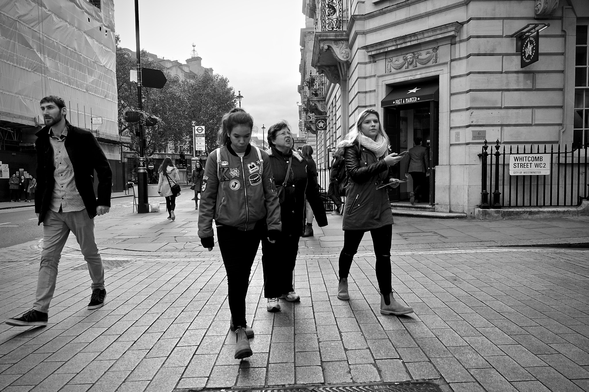 Sony Cyber-shot DSC-RX100 IV + Sony 24-70mm F1.8-2.8 sample photo. Whitcomb street, central london, uk. photography