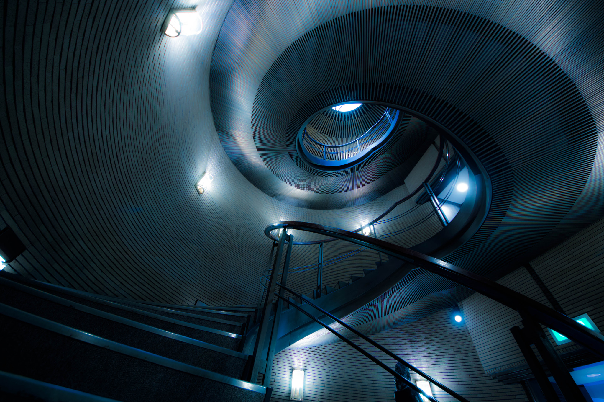 Sigma 8-16mm F4.5-5.6 DC HSM sample photo. Spiral photography