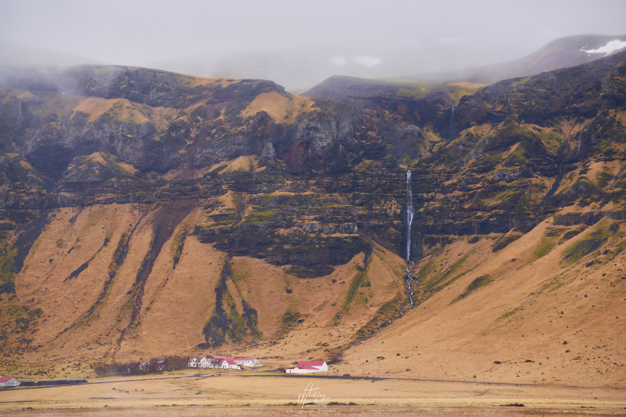 70-300mm F3.8-5.4 OSS sample photo. On the foothills photography