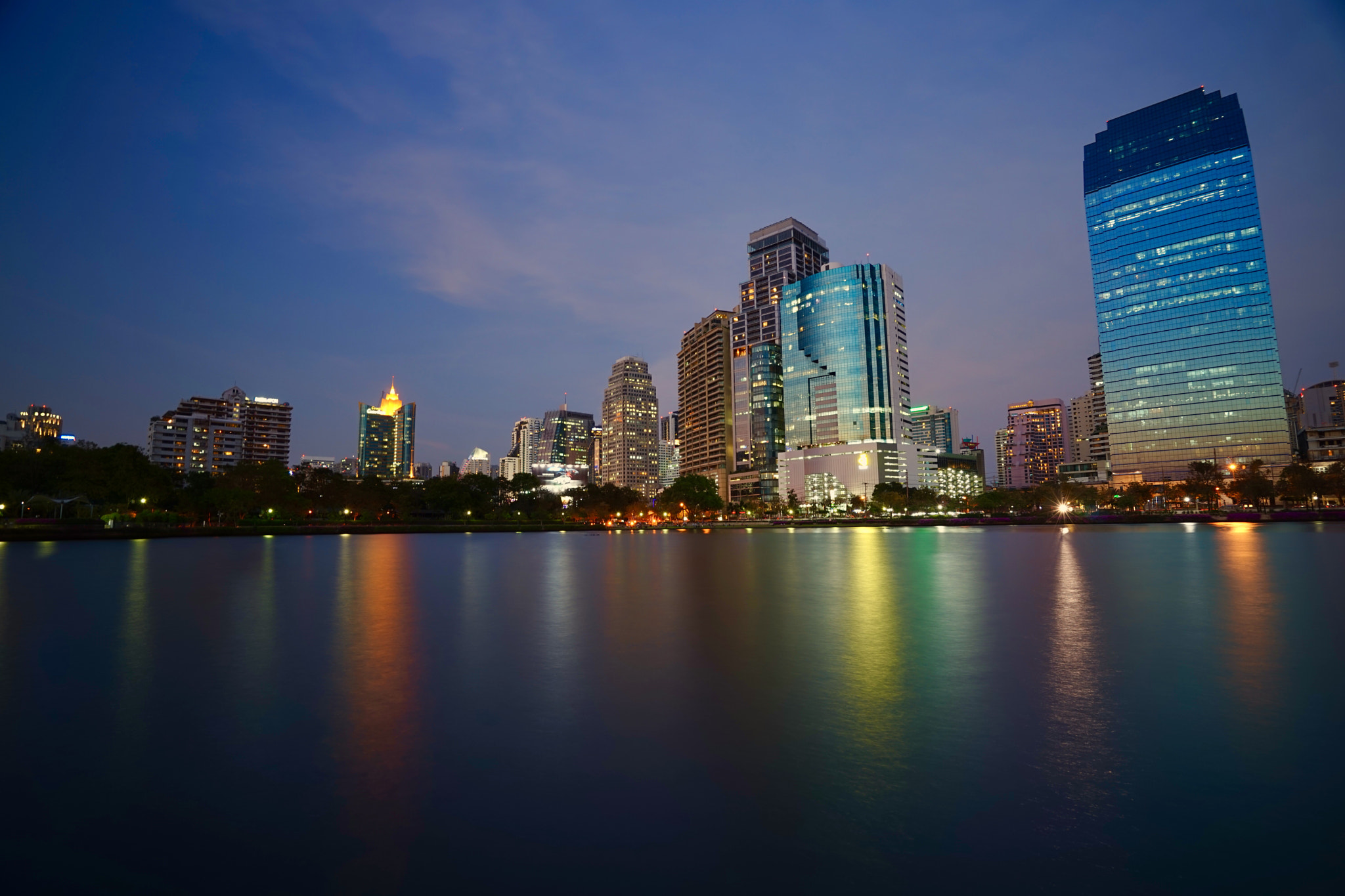 Sony a7 + Sony Vario-Tessar T* FE 16-35mm F4 ZA OSS sample photo. Benjakitti park bangkok photography