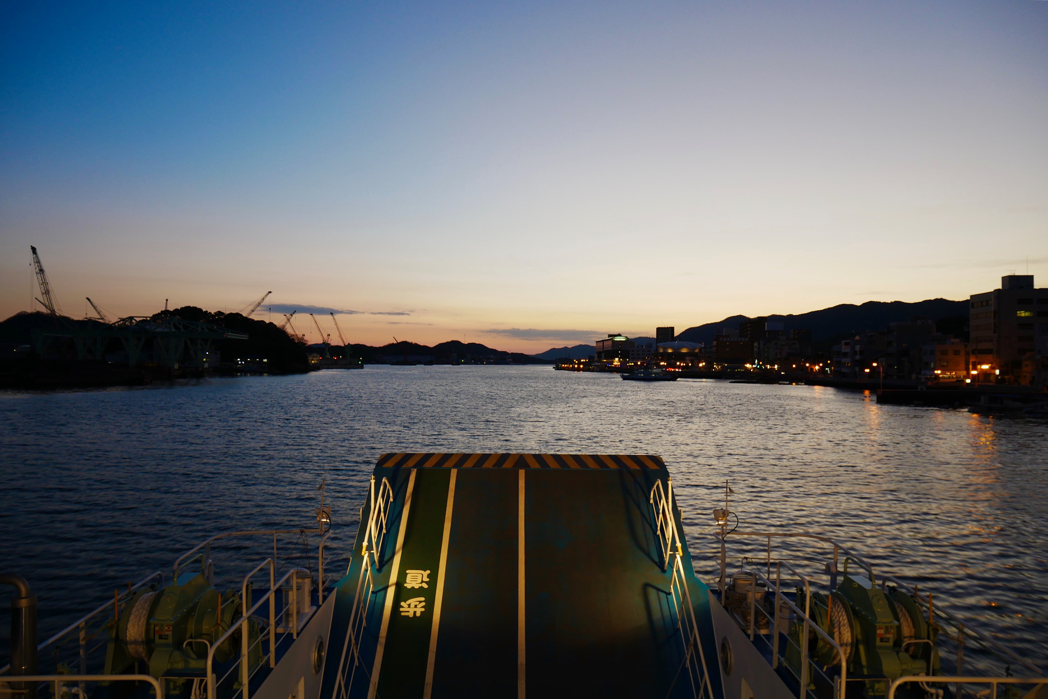 Panasonic Lumix DMC-GX85 (Lumix DMC-GX80 / Lumix DMC-GX7 Mark II) + Panasonic Lumix G Vario HD 12-32mm F3.5-5.6 Mega OIS sample photo. 帰りのフェリー the ferry home photography