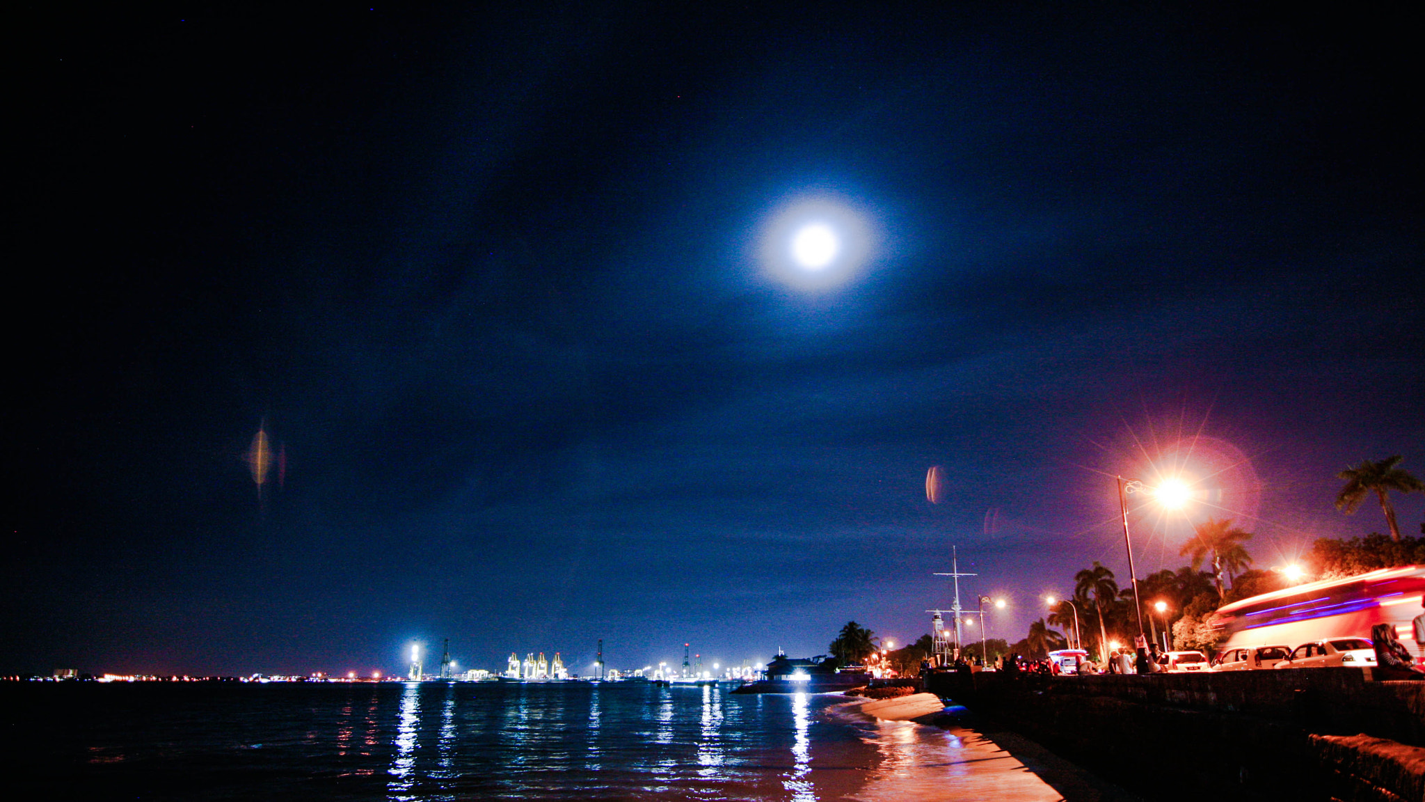 Canon EOS 400D (EOS Digital Rebel XTi / EOS Kiss Digital X) sample photo. Moonlight photography