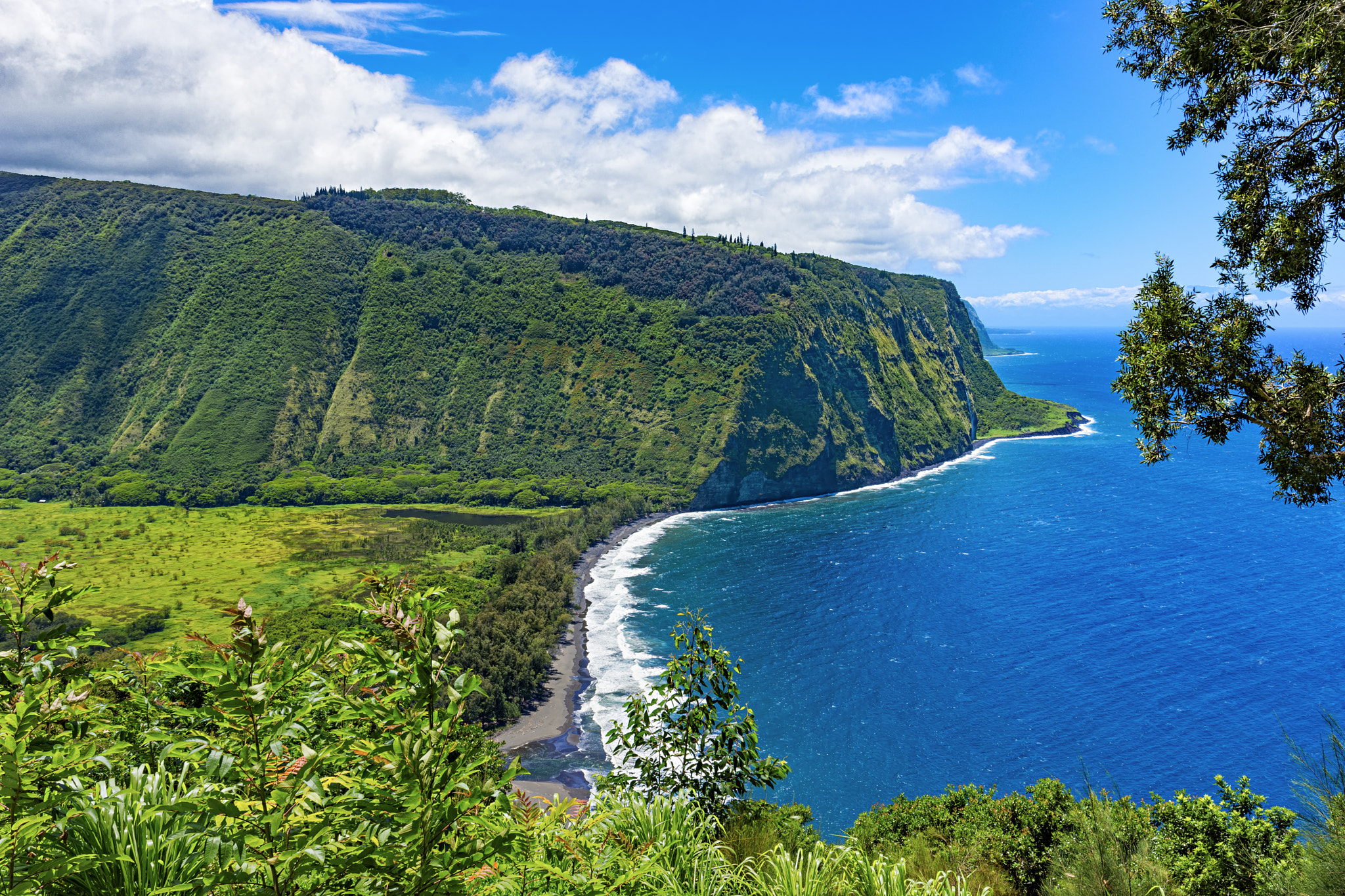 Nikon D7200 + Sigma 17-70mm F2.8-4 DC Macro OS HSM | C sample photo. Waipio valley big island hawaii photography