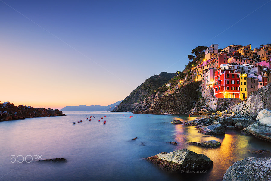 Canon EF 16-35mm F4L IS USM sample photo. Riomaggiore town, cape and sea landscape at sunset. cinque terre photography