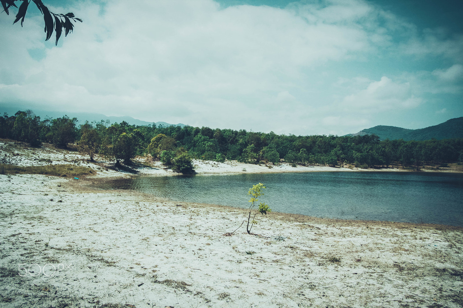 Canon EOS 50D + Canon EF 17-40mm F4L USM sample photo. Canh duong lake photography