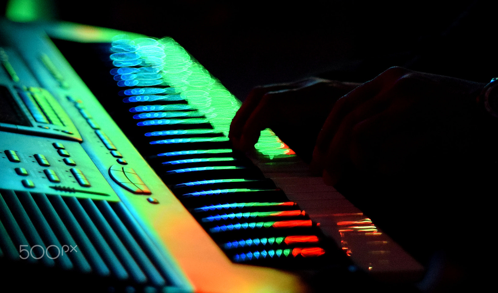 Nikon D5300 + Nikon AF-S Nikkor 50mm F1.4G sample photo. Keyboard at the fizz bar photography