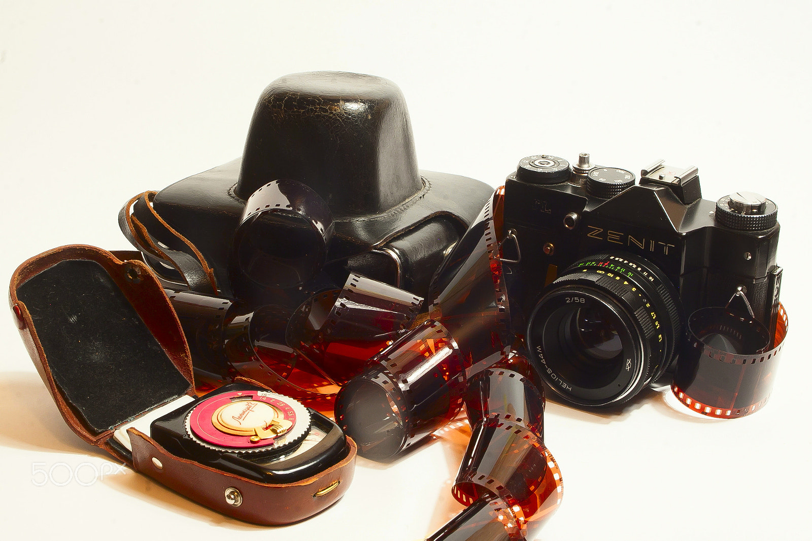 Canon EF 28-105mm f/3.5-4.5 USM sample photo. Old photo device photography