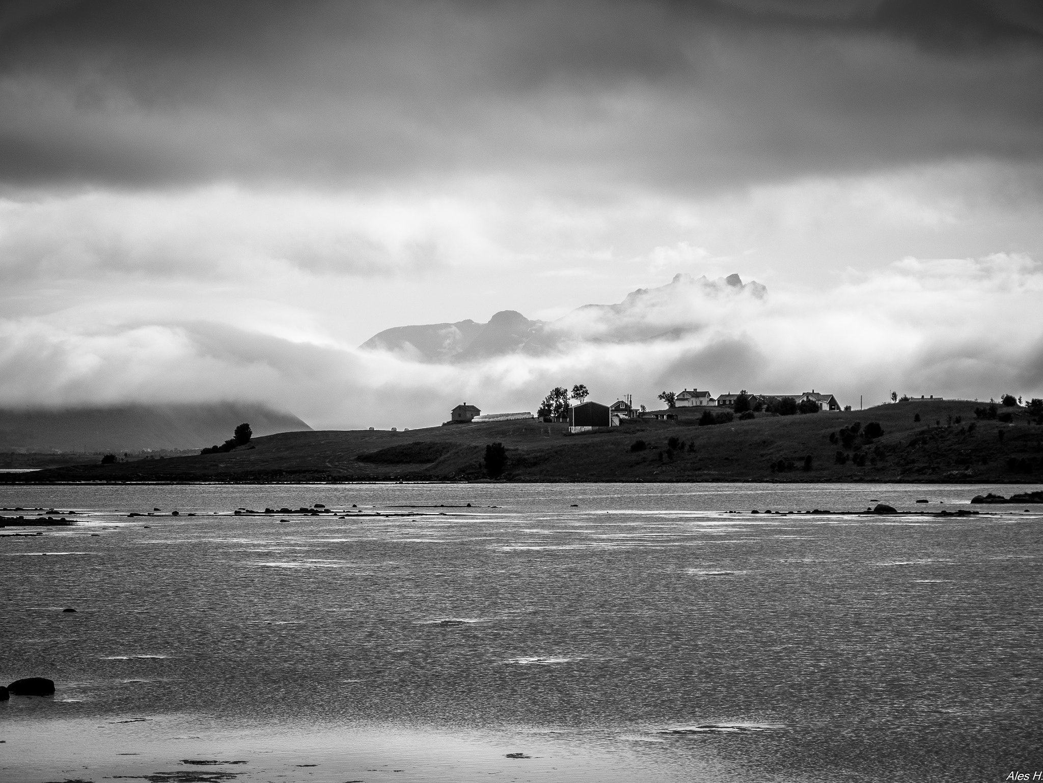 Panasonic Lumix DMC-GX85 (Lumix DMC-GX80 / Lumix DMC-GX7 Mark II) sample photo. Landscape in black & white photography