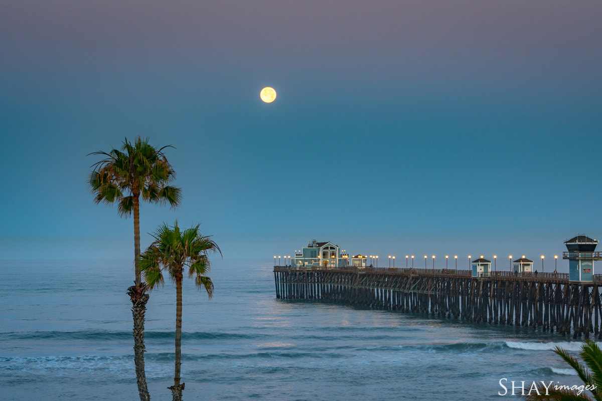 Sony a7R II + Sony 70-400mm F4-5.6 G SSM II sample photo. Oceanside moonset photography