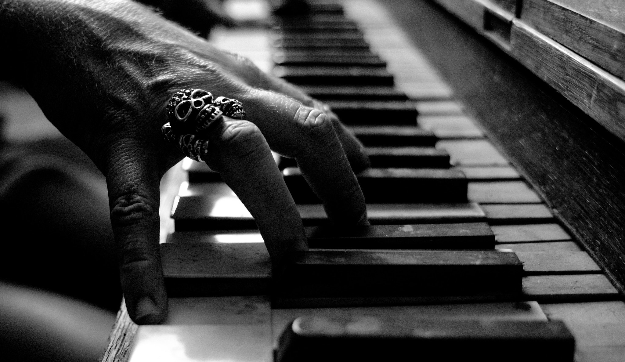 AF Nikkor 24mm f/2.8 sample photo. Piano photography