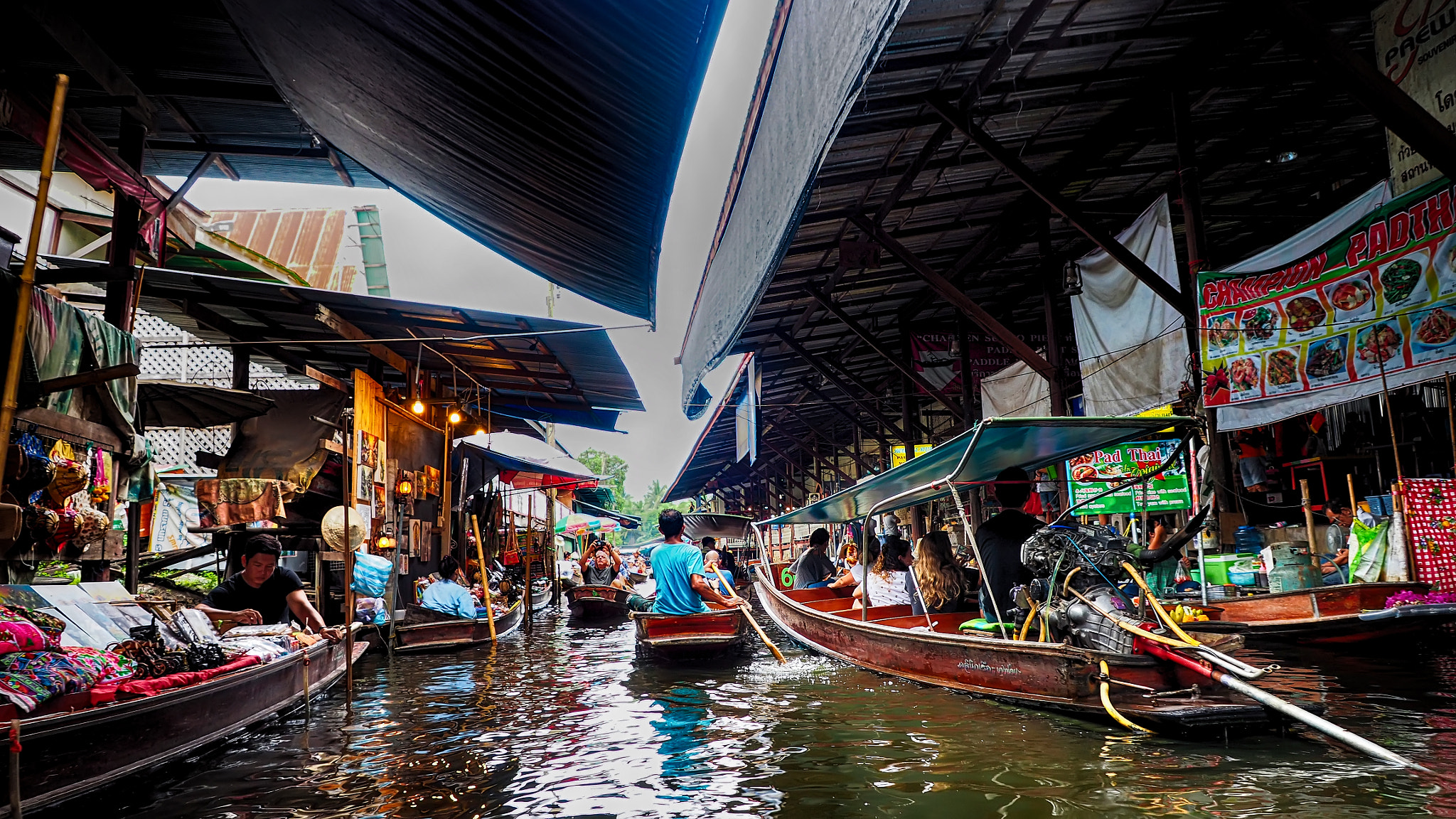 Olympus OM-D E-M5 II sample photo. Bangkok watermarket photography