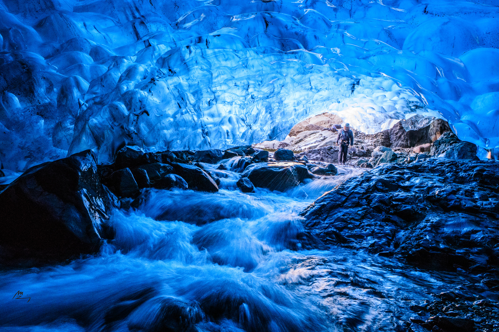 Canon EOS 5D Mark IV sample photo. Into the ice cave photography