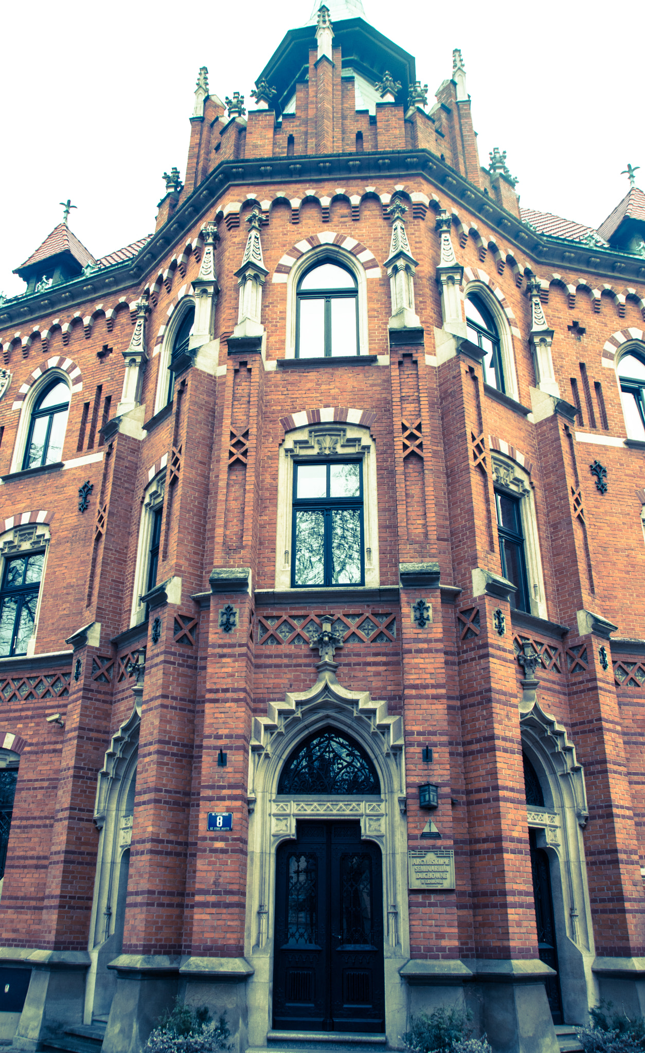 Sigma 18-250mm F3.5-6.3 DC Macro OS HSM sample photo. Krakow on a hazy day photography