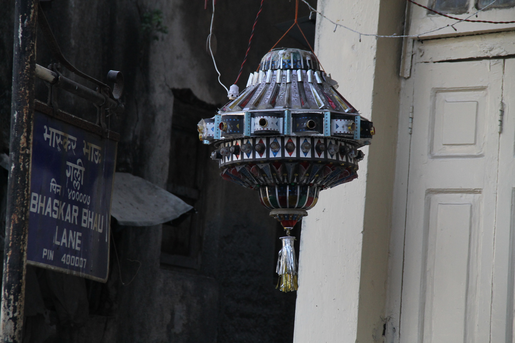 Canon EF-S 18-135mm F3.5-5.6 IS sample photo. Lantern  photography