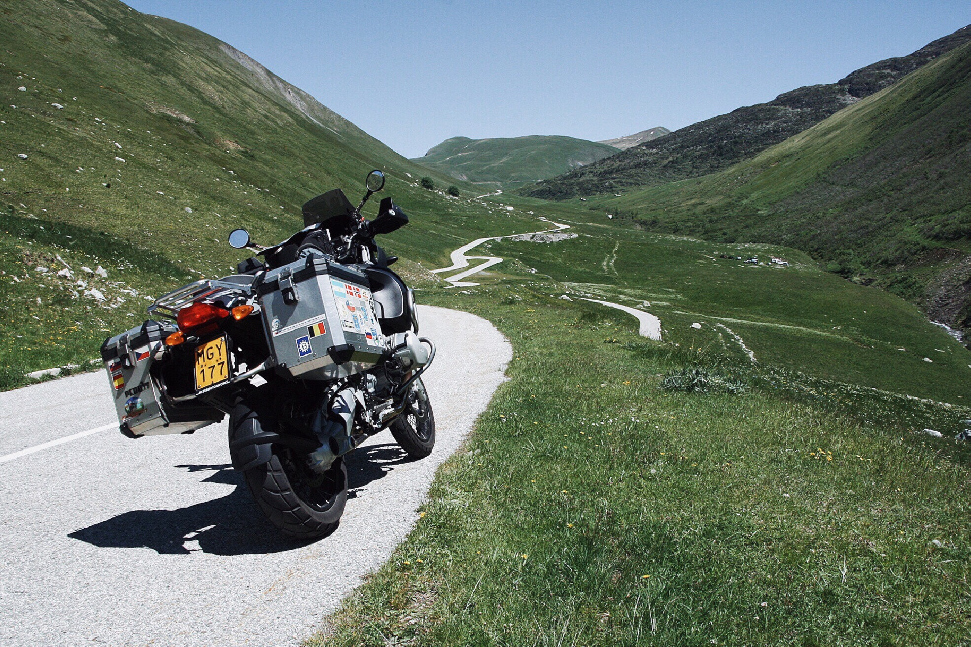 Canon EOS 400D (EOS Digital Rebel XTi / EOS Kiss Digital X) sample photo. Windy roads ahead (col de la croix de fer) photography