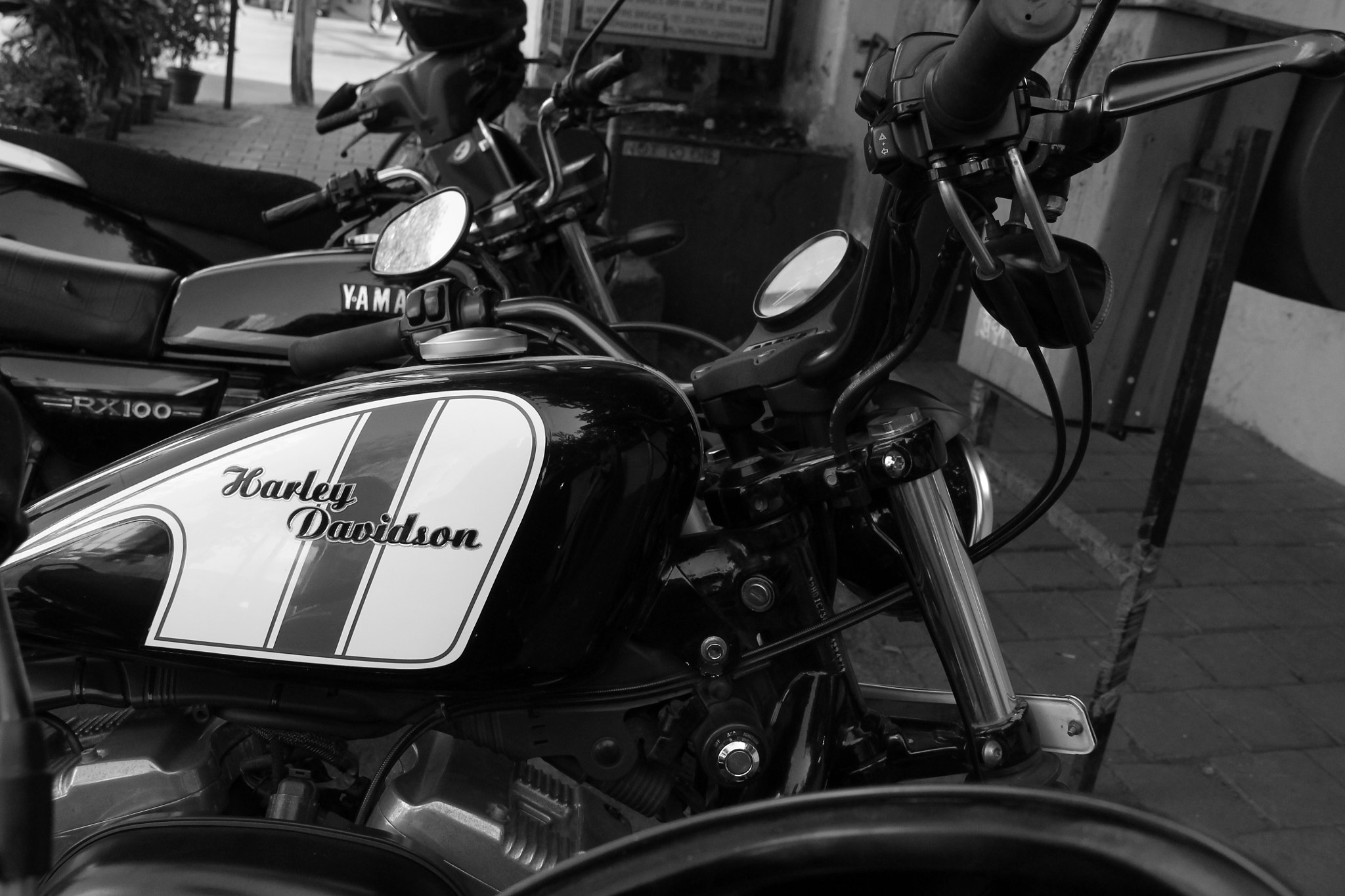 Canon EF-S 18-135mm F3.5-5.6 IS sample photo. Harley davidson  photography