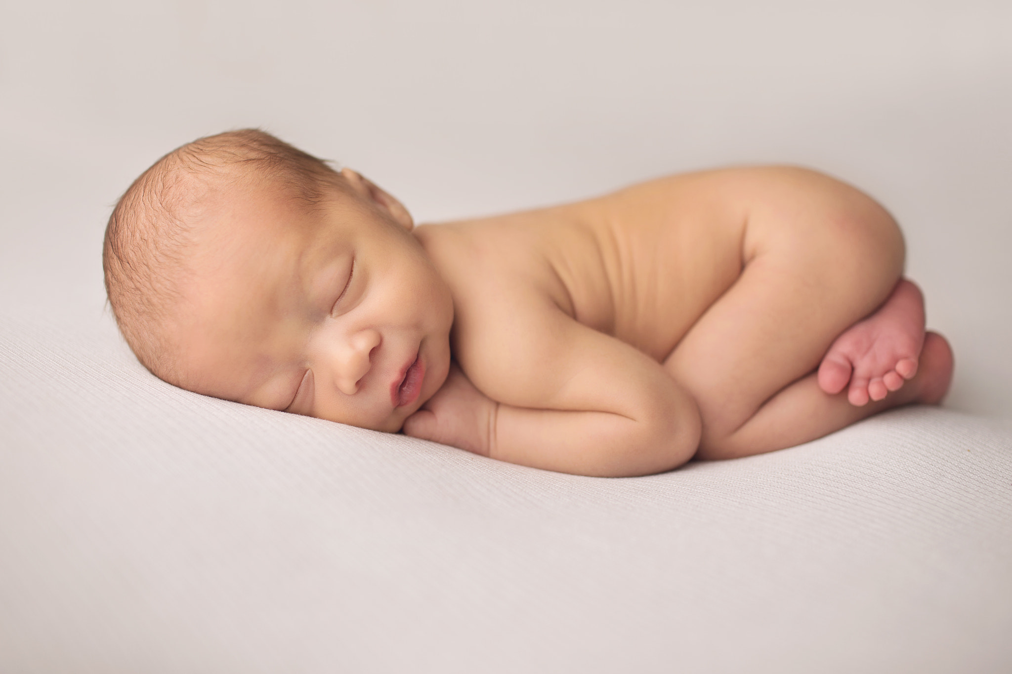 Canon EOS 6D + Canon EF 35mm F1.4L USM sample photo. All curled up photography