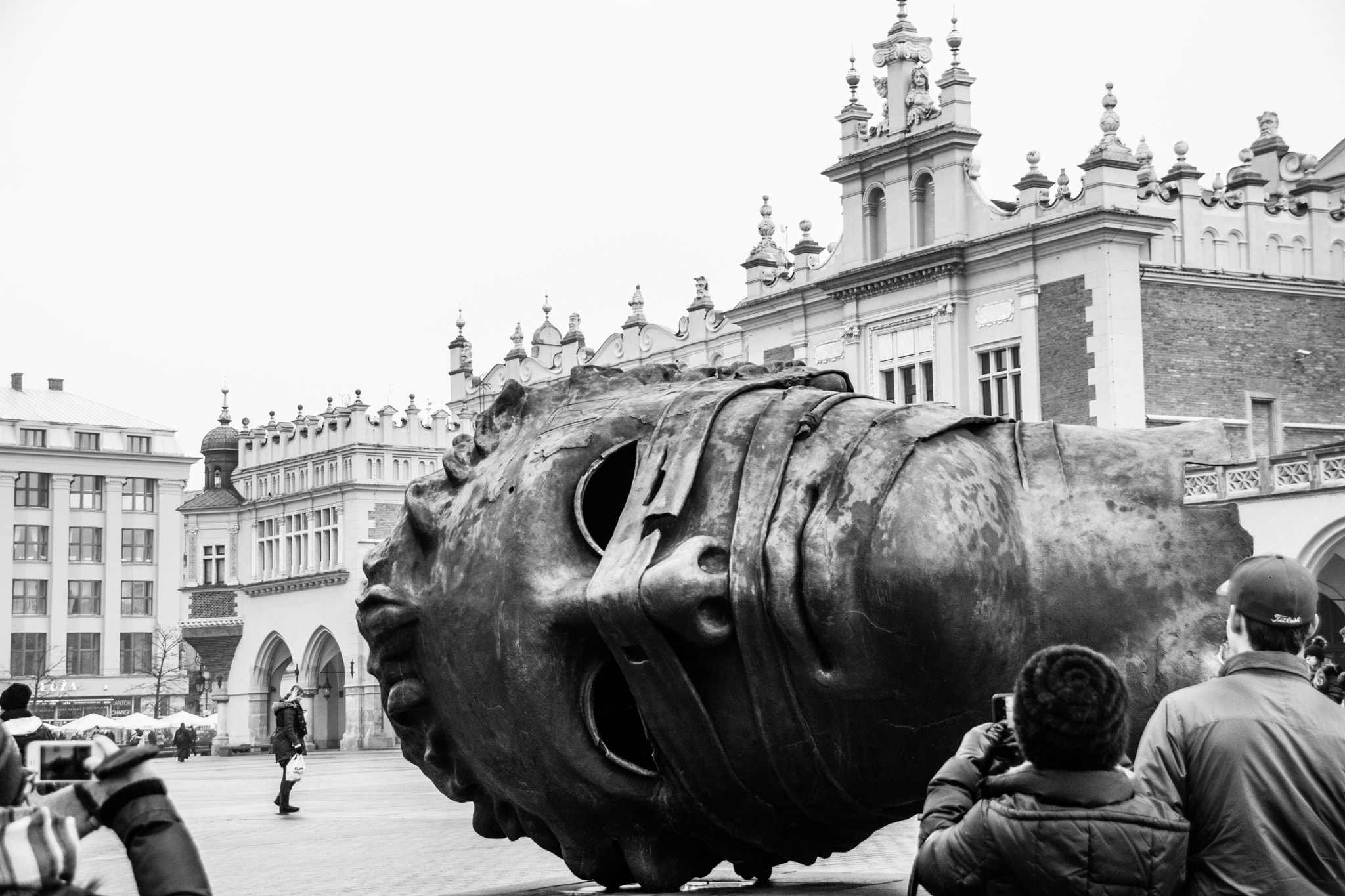 Sigma 18-250mm F3.5-6.3 DC Macro OS HSM sample photo. Krakow city square photography