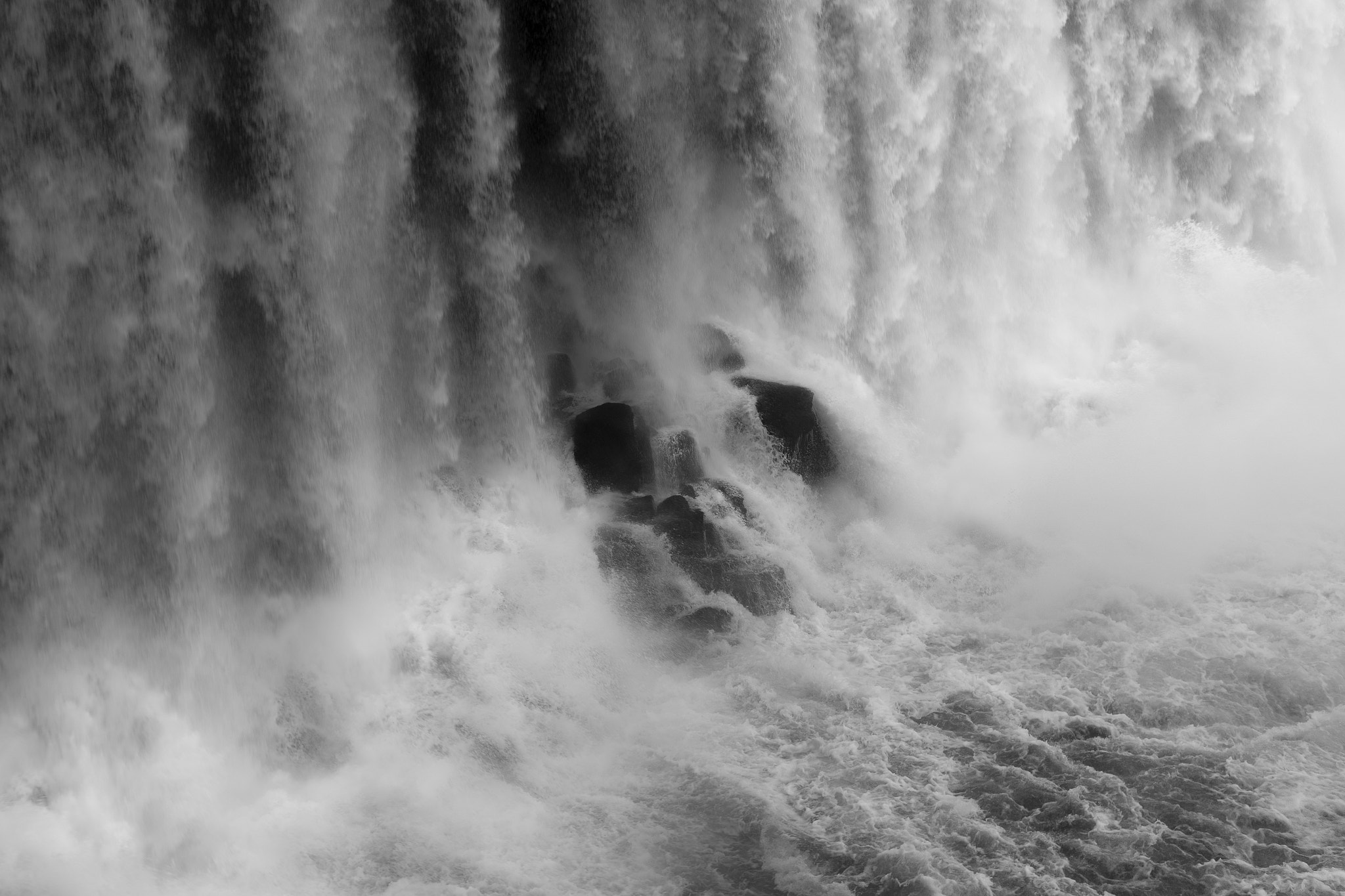 Nikon AF Nikkor 35mm F2D sample photo. Black and white on the rocks photography