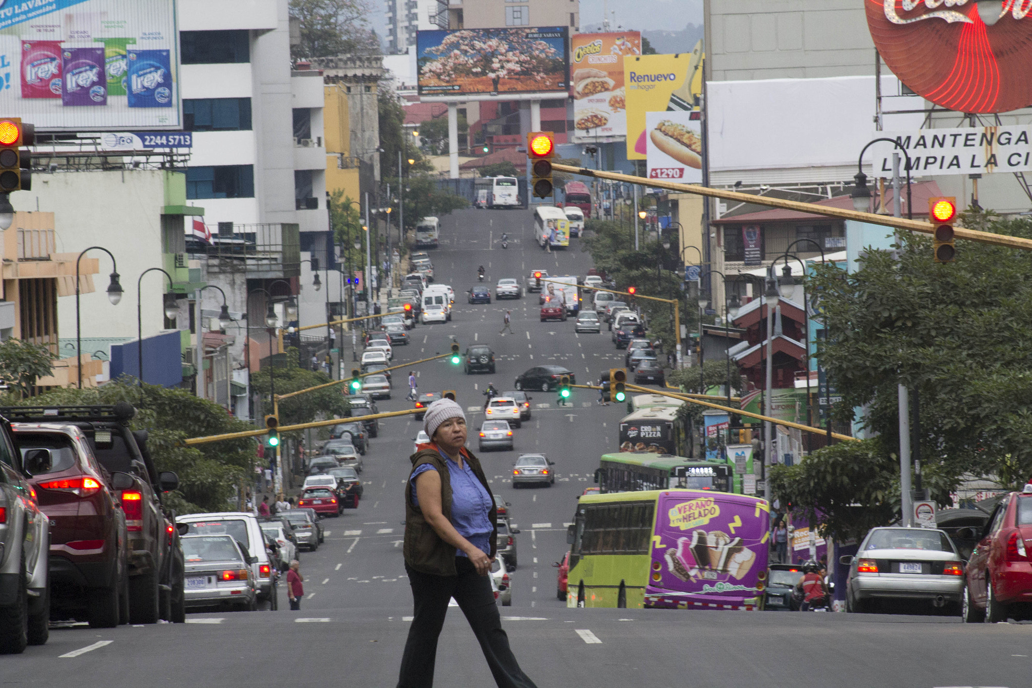 Canon EF 80-200mm F4.5-5.6 II sample photo. Las mismas calles photography