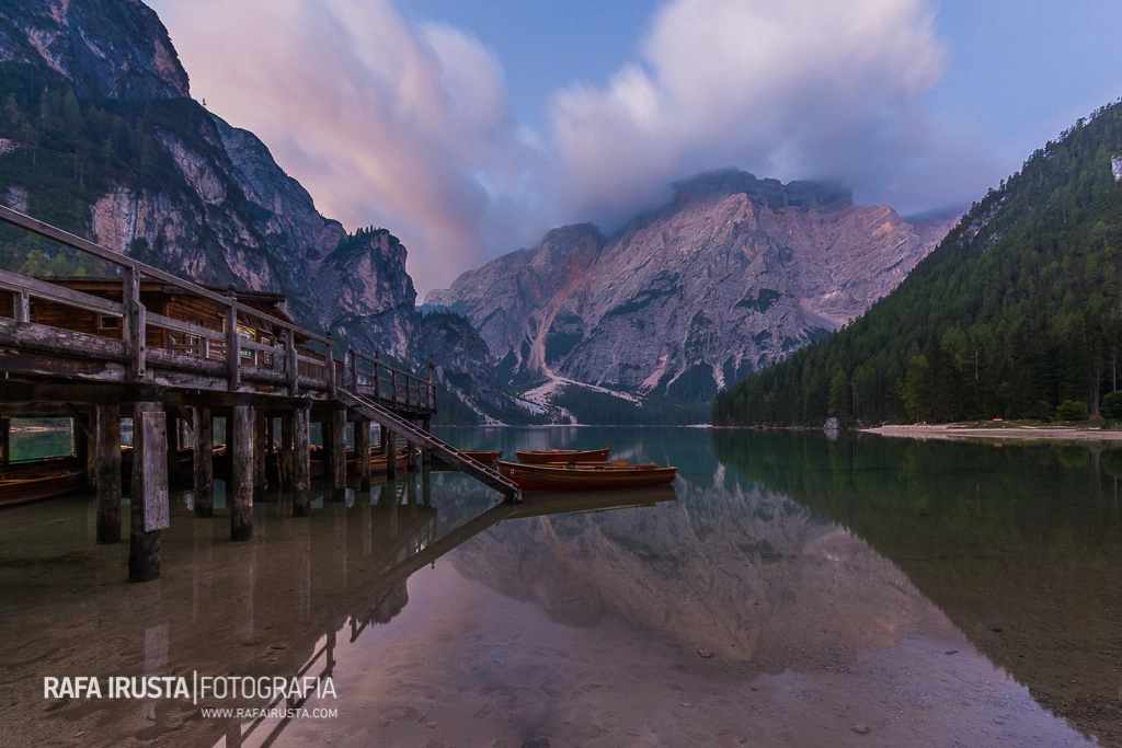 Canon EF 16-35mm F4L IS USM sample photo. Lago di braies photography
