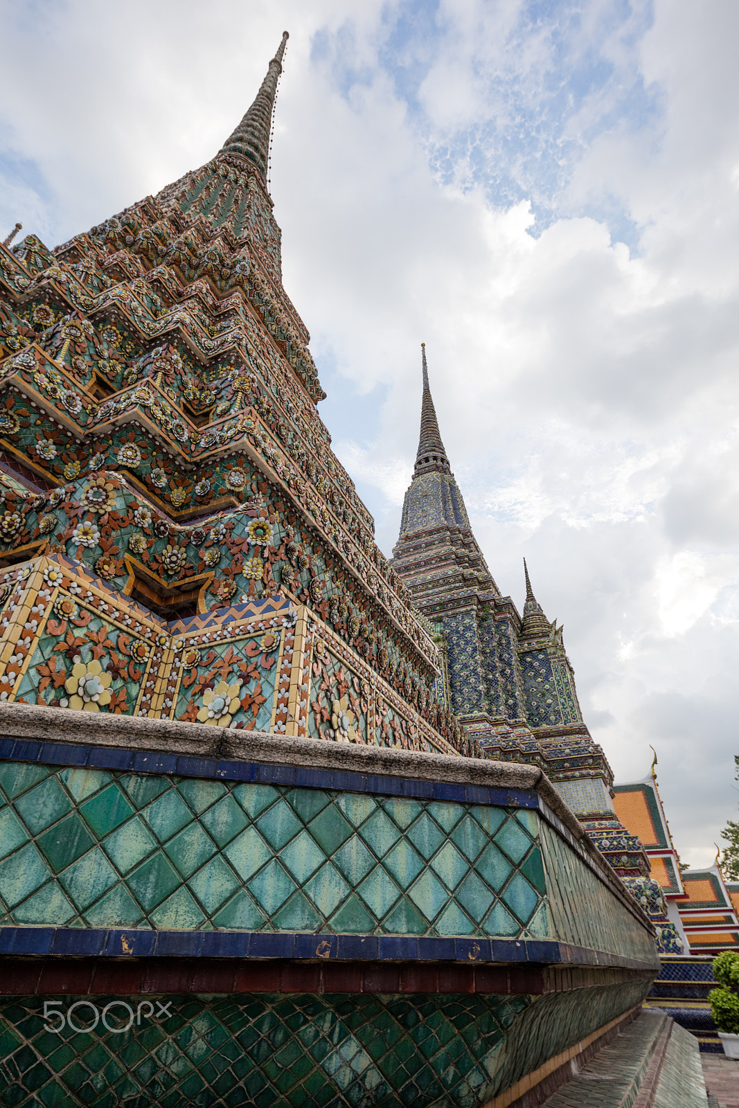 Canon EOS 5DS R + Canon EF 17-40mm F4L USM sample photo. Wat pho, bangkok photography