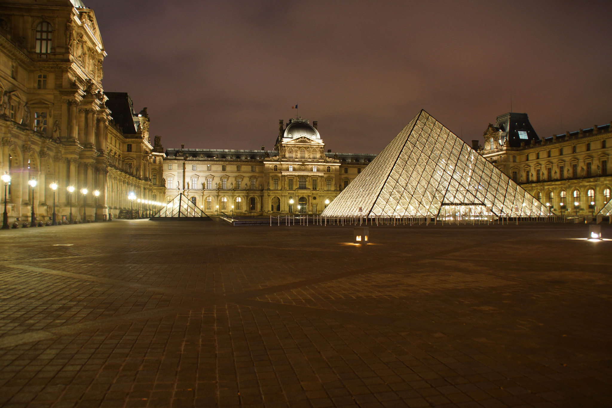 Sony DT 18-200mm F3.5-6.3 sample photo. And in the middle a pyramid.... photography