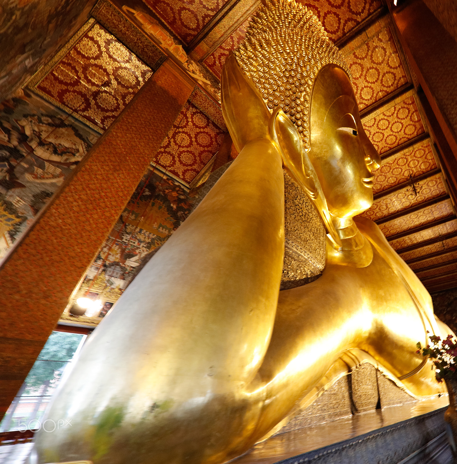 Canon EOS 5DS R + Canon EF 17-40mm F4L USM sample photo. Reclining buddha in wat pho photography